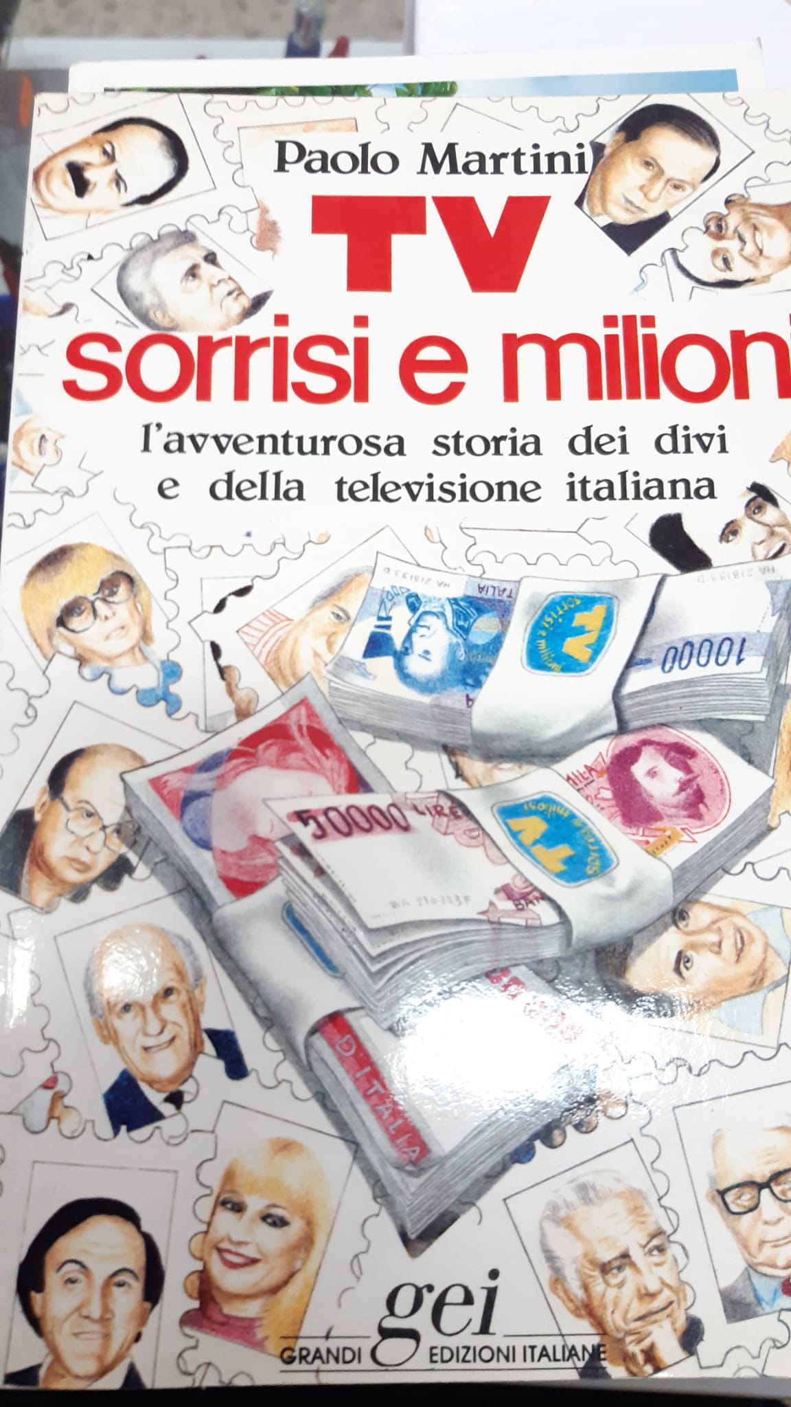 TV, sorrisi e milioni: L'avventurosa storia dei divi e della televisione italiana (Italian Edition)