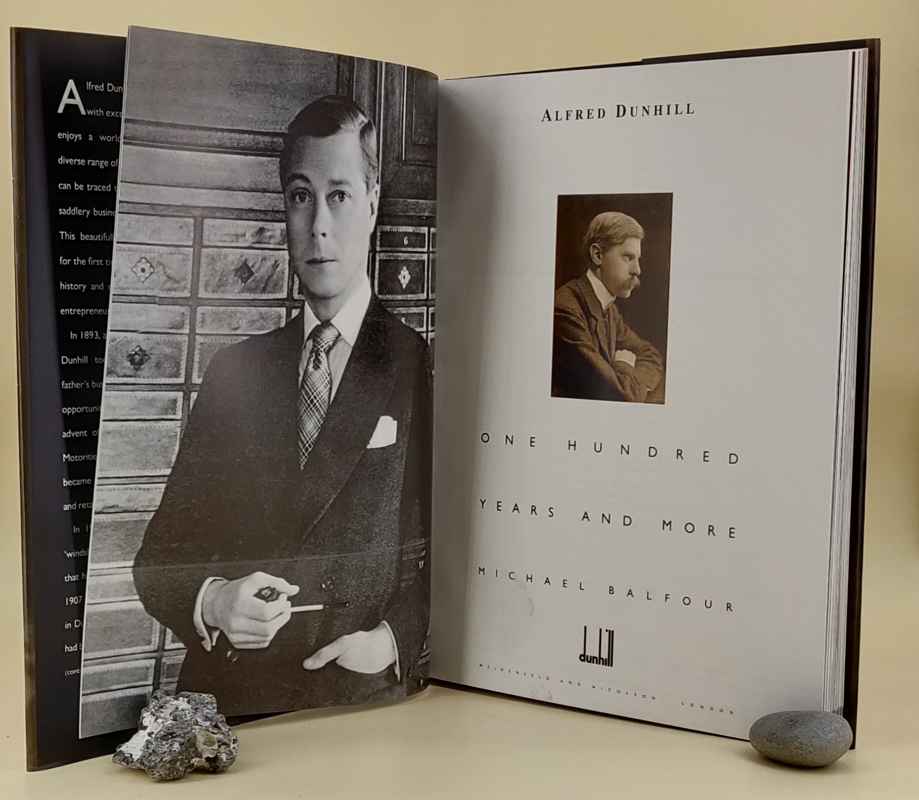 期間限定特別価格 Years Hundred One Dunhill: Anfred and Balfour by More 洋書