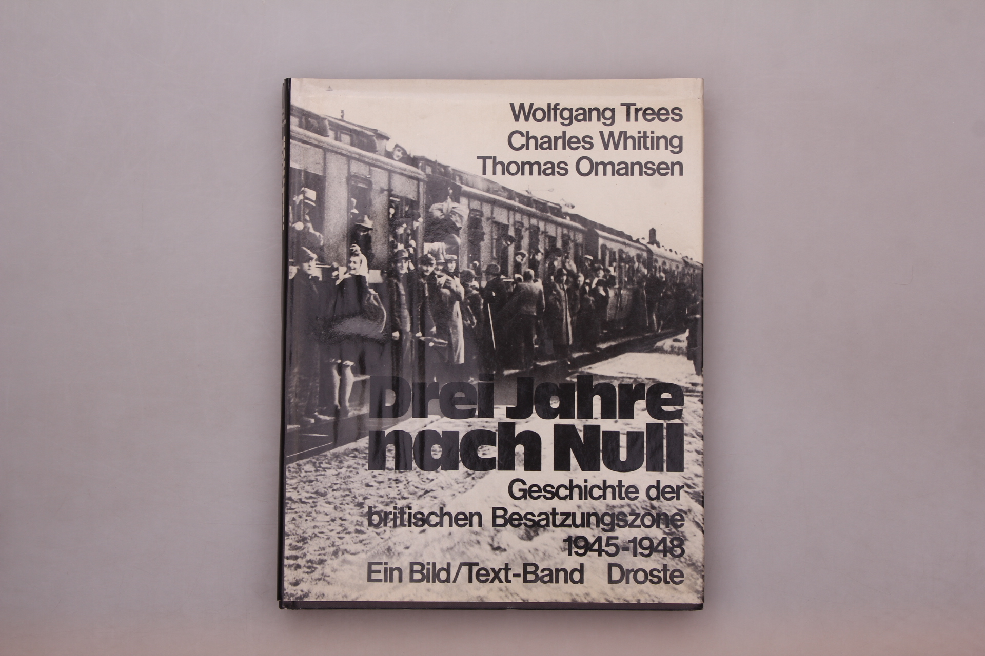 DREI JAHRE NACH NULL. Geschichte der britischen Besatzungszone 1945 - 1948. Ein Bild/Text-Band - Trees, Wolfgang
