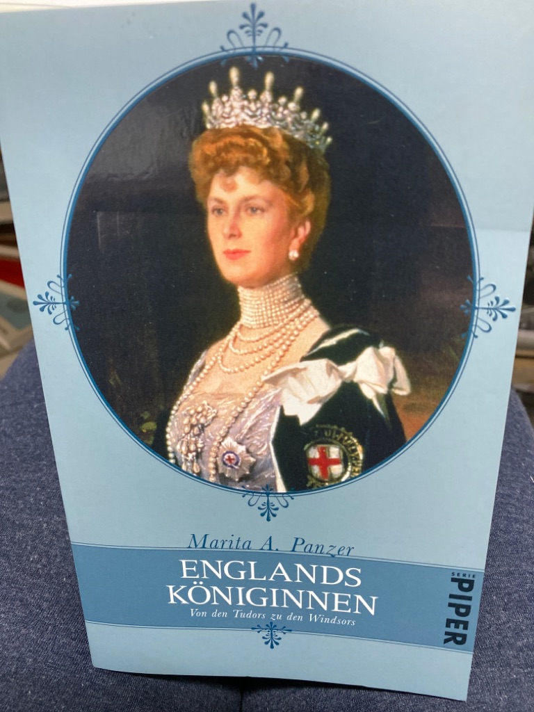 Englands Königinnen : von den Tudors zu den Windsors. Piper ; 5297 - Panzer, Marita A.