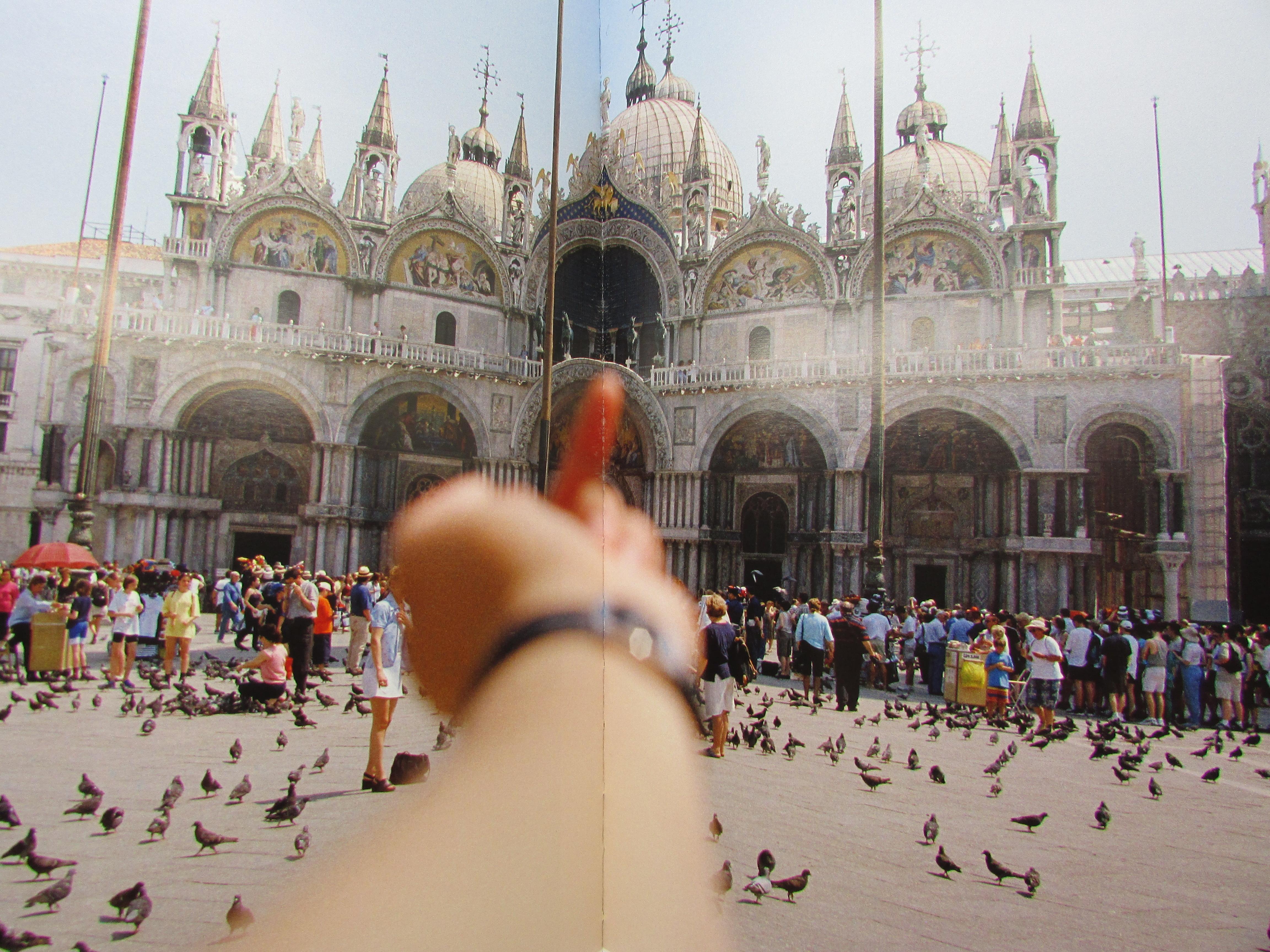 Ai Weiwei: On The Table. - PERA, Rosa