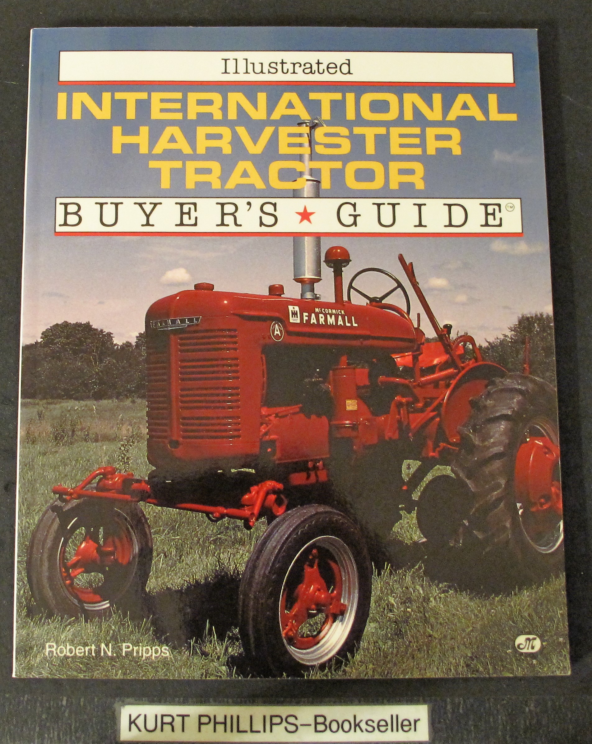 Illustrated International Harvester Tractor: Buyer's Guide (Illustrated Buyer's Guide) - Pripps, Robert N.