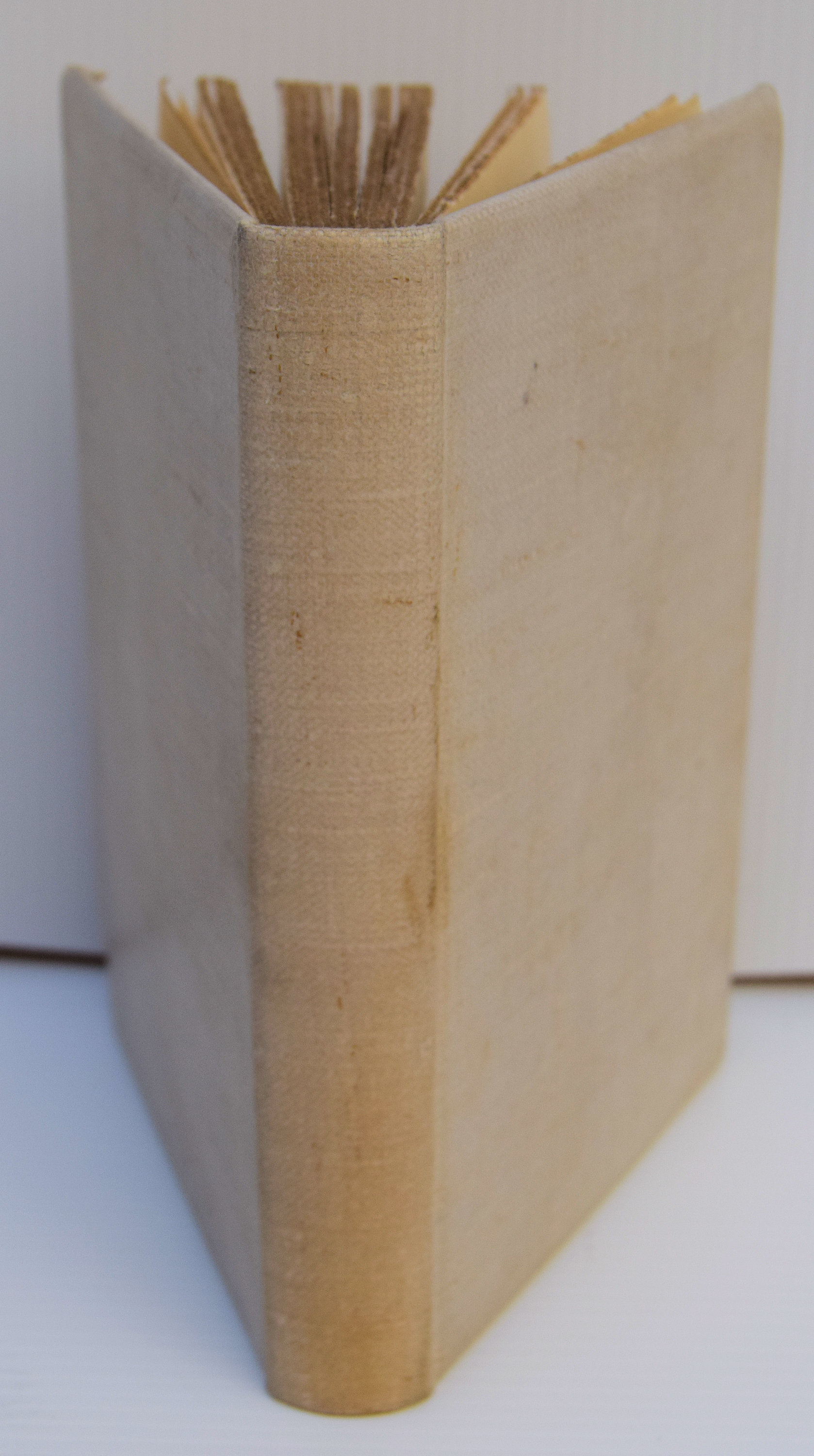 PINDAR PYTHIAN ODES. Translated by H. T. Wade-Grey and C. M. Bowra. This edition consists of 1050 copies for sale in England and 500 copies for sale