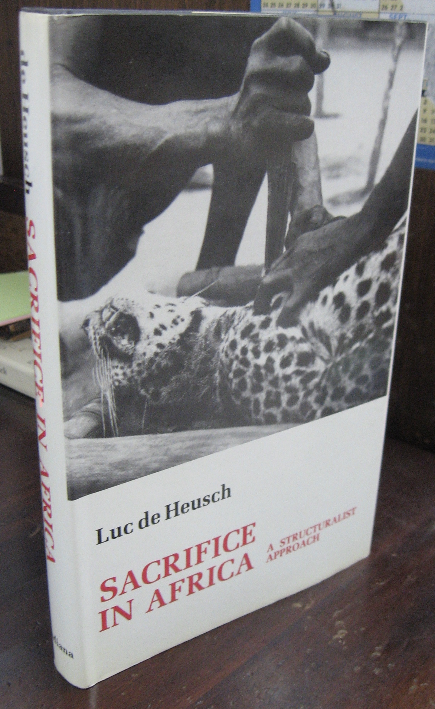 Sacrifice in Africa: A Structuralist Approach - Heusch, Luc de; O'Brien, Linda and Alice Morton (trans.)