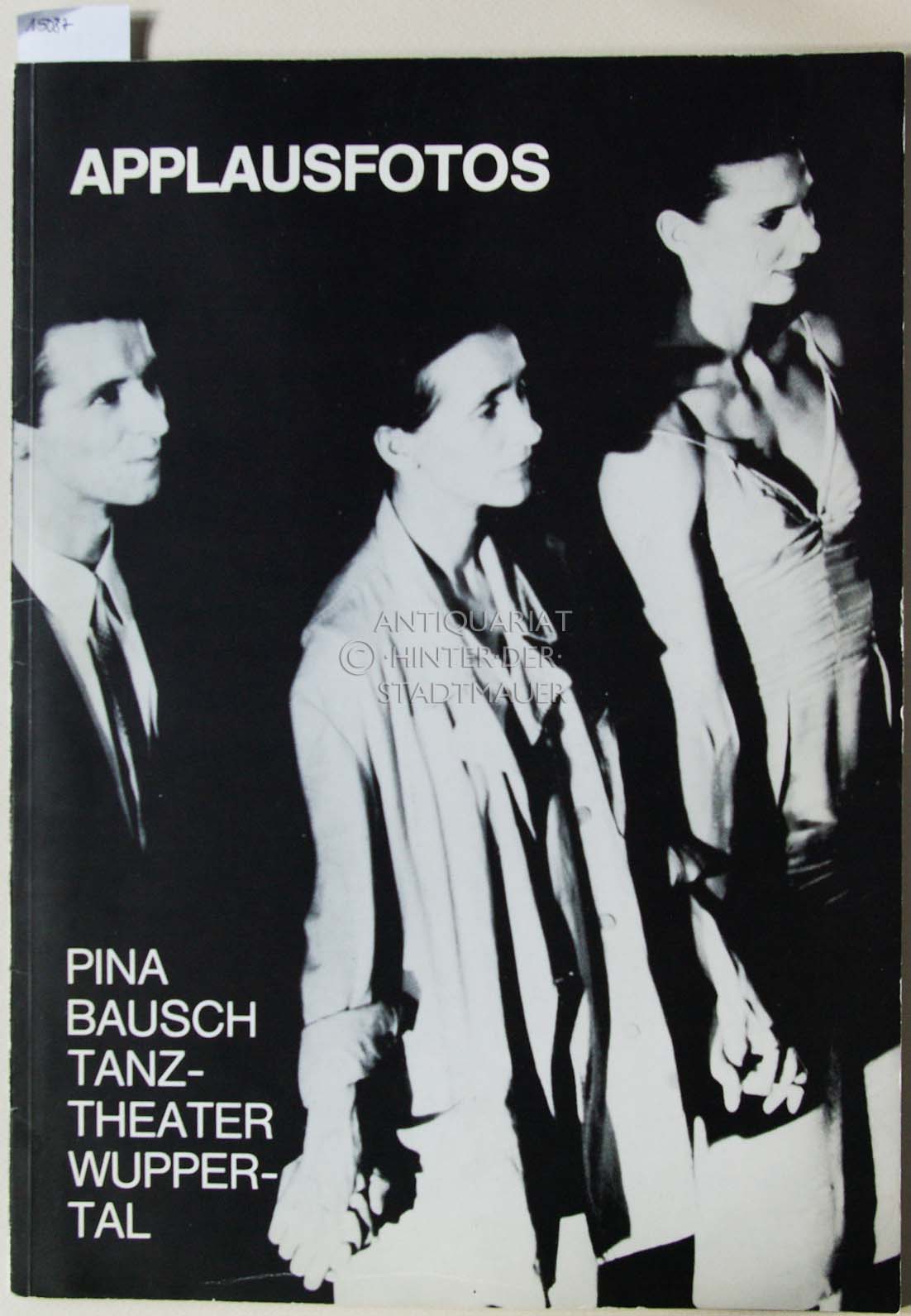 Applausfotos. Pina Bausch Tanztheater Wuppertal. - Weiss, Ulli und Raimund Hoghe