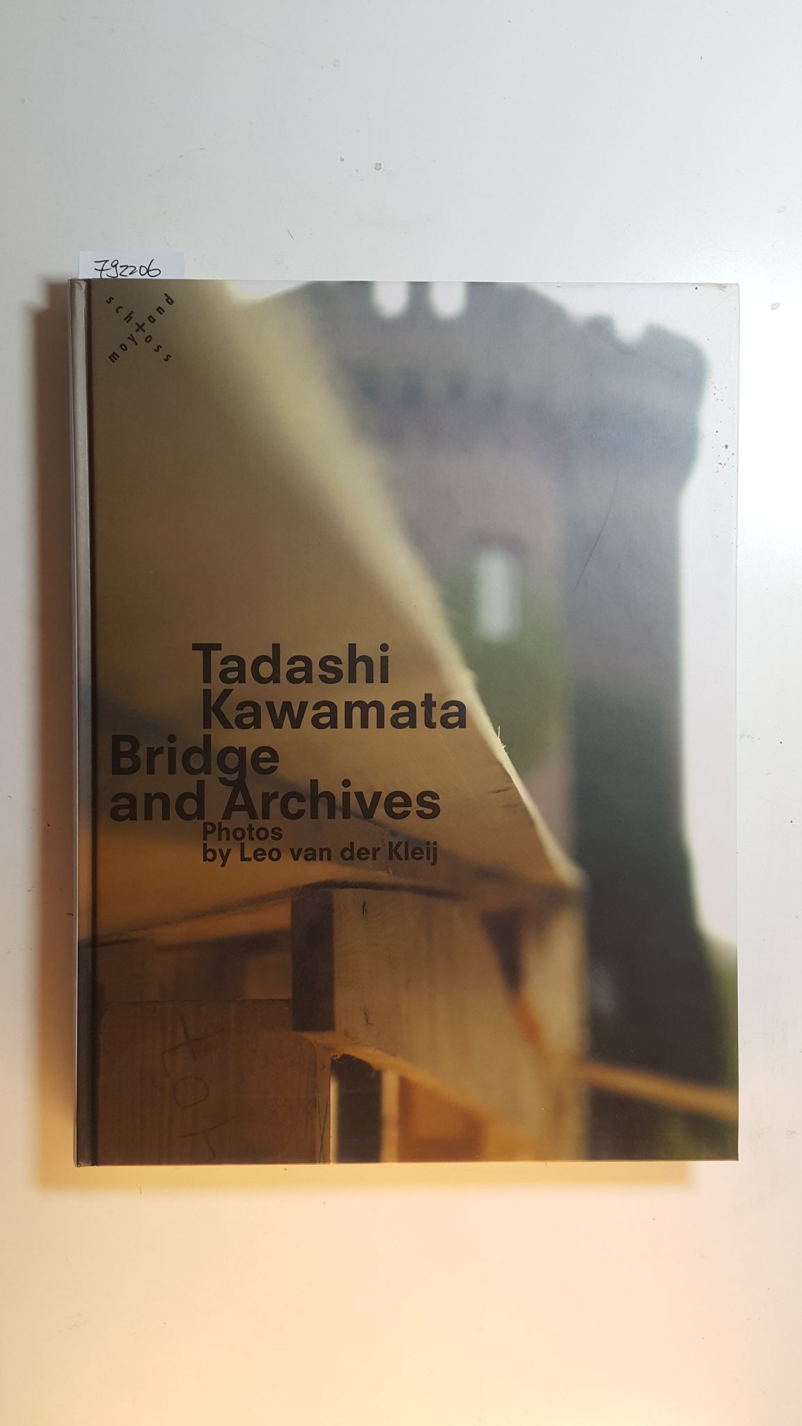 Tadashi Kawamata - Bridge and archives : (anlässlich der Ausstellung) Tadashi Kawamata - Bridge and Archives - Photos by Leo van der Kleij, Museum Schloss Moyland 11.05.2003 - 26.10.2003) - Paust, Bettina [Hrsg.] ; Kawamata, Tadashi [Ill.]