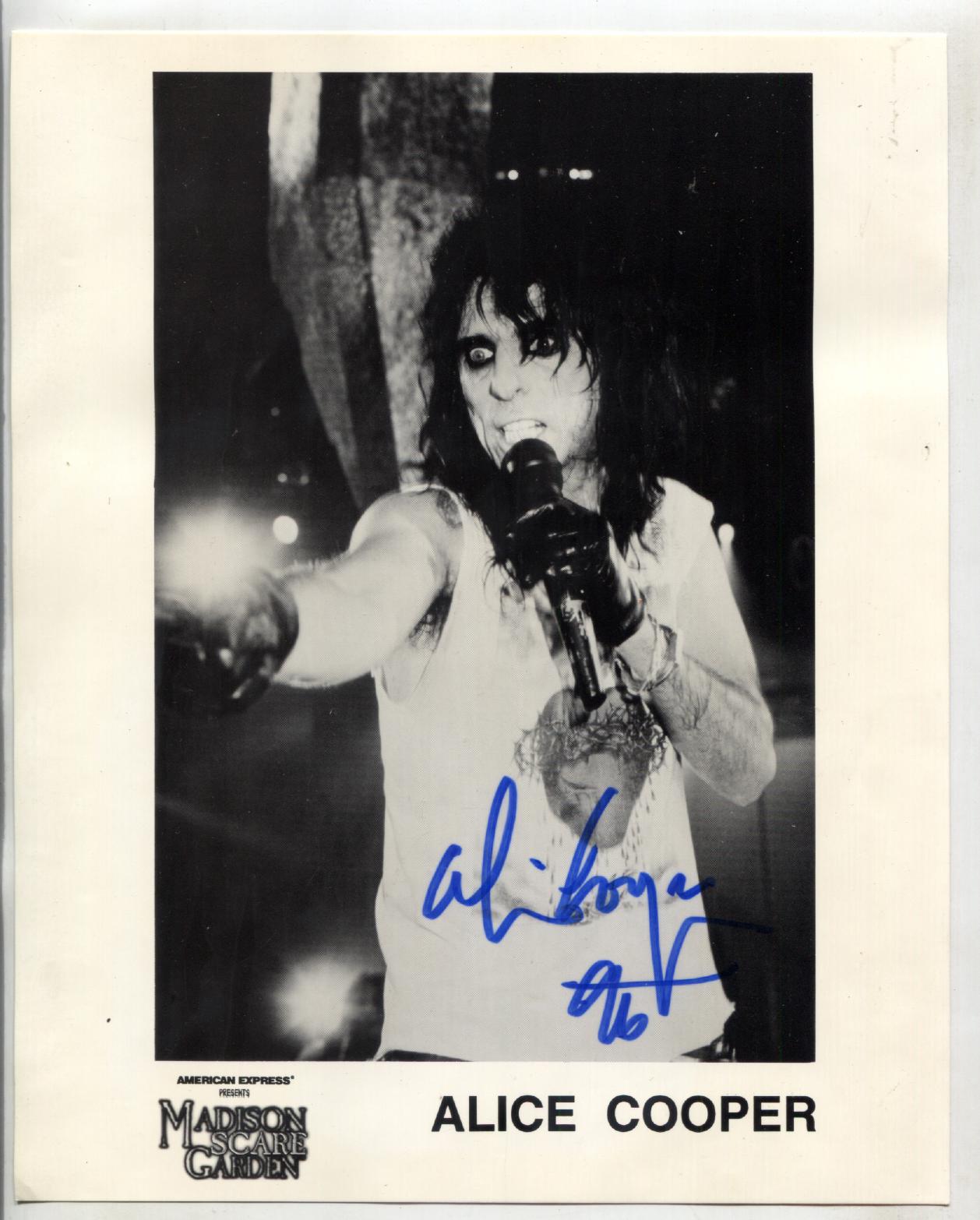 Alice Cooper Autographed 8x10 Publicity Photo Madison Scare Garden As New Softcover/Paperback