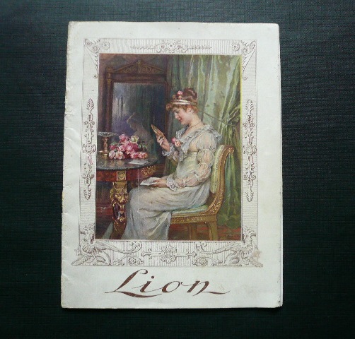 LION - Broderies, Dentelles, Lingerie. Catalogue de vente réalisé à l'occasion de l'exposition de Broderies, Robes & Chapeaux d'enfants, Corsages, Li