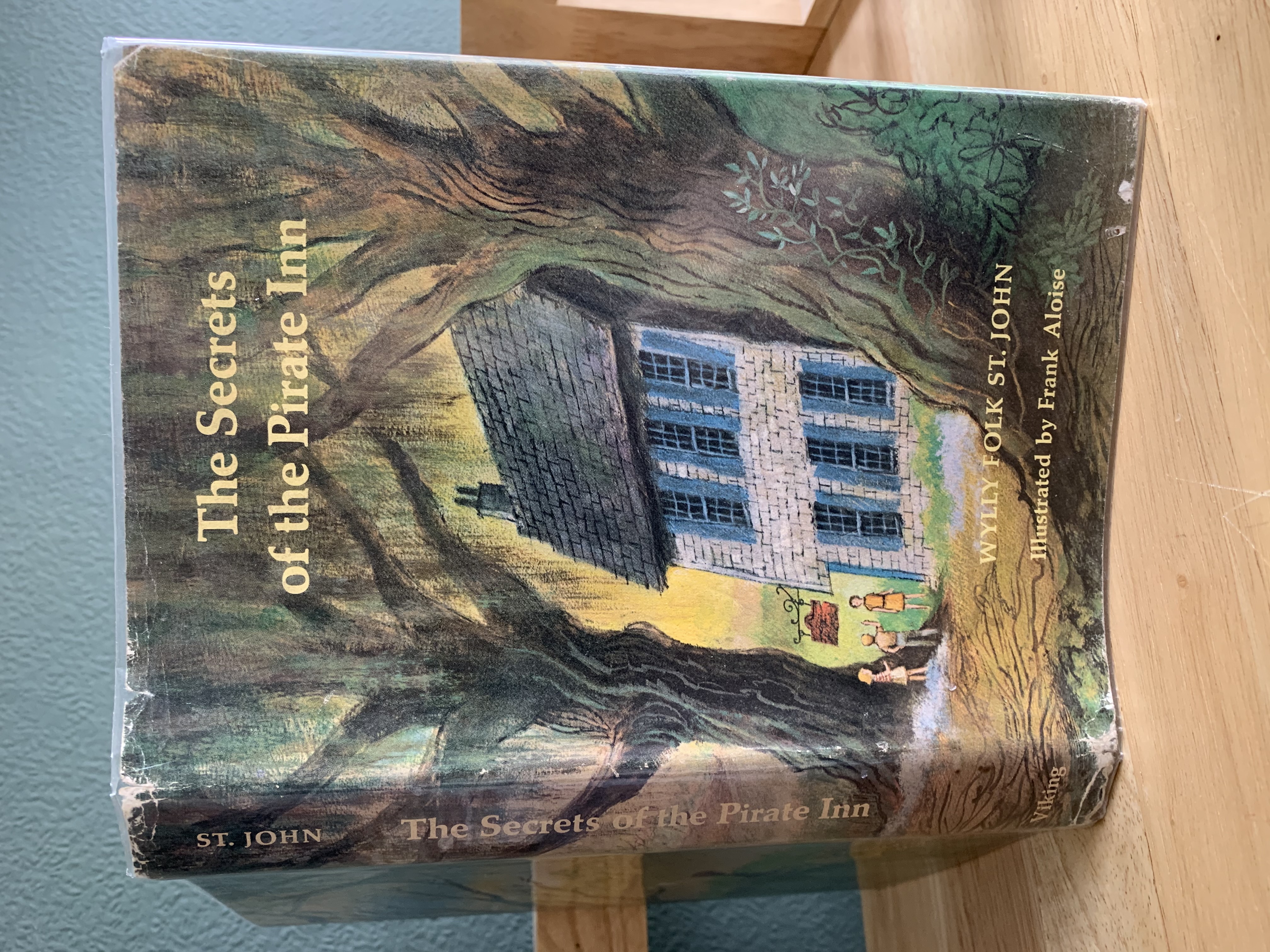 The Secrets of the Pirate Inn (signed) by St John, Wylly Folk: Very Good Hardcover (1968) 1st ...