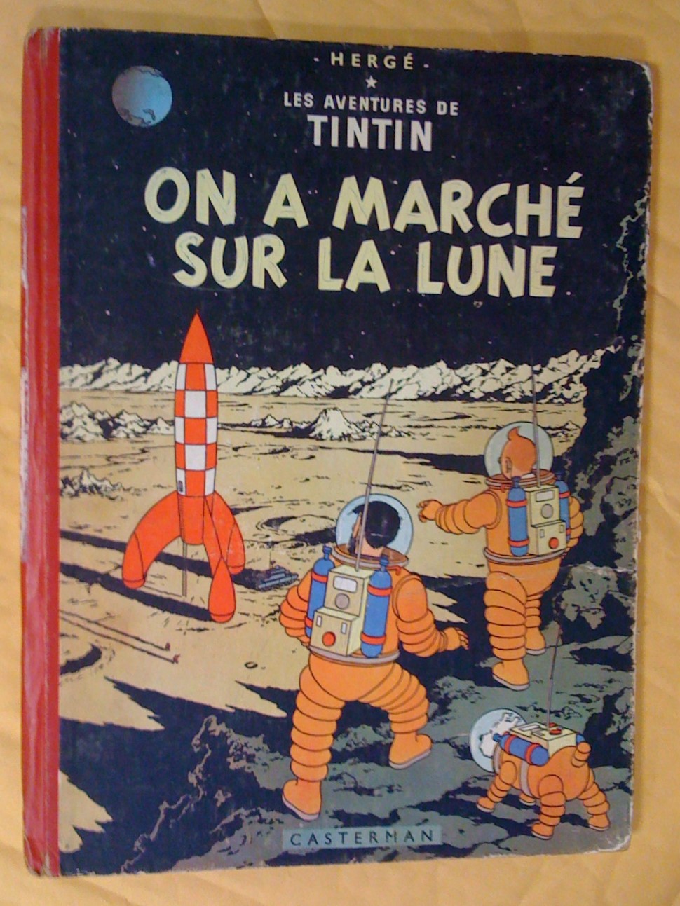 Les Aventures de Tintin: On a marché sur la lune - Hergé