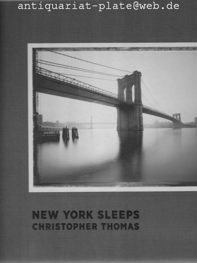 New York sleeps. Edited by Petra Giloy-Hirtz and Ira Stehmann. With essays by Ulrich Pohlmann and Bob Shamis. - Thomas, Christopher (Fotograf)