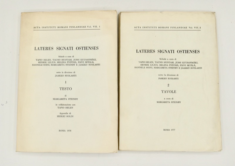 LATERES SIGNATI OSTIENSES 1: Testo. 2: Tavole. (Acta Instuti Romani Finlandiae, Vol. II.1.+ Vol. II.2) SUOLAHTI ( Jaakko), STEIINBY (Margareta), TAPI