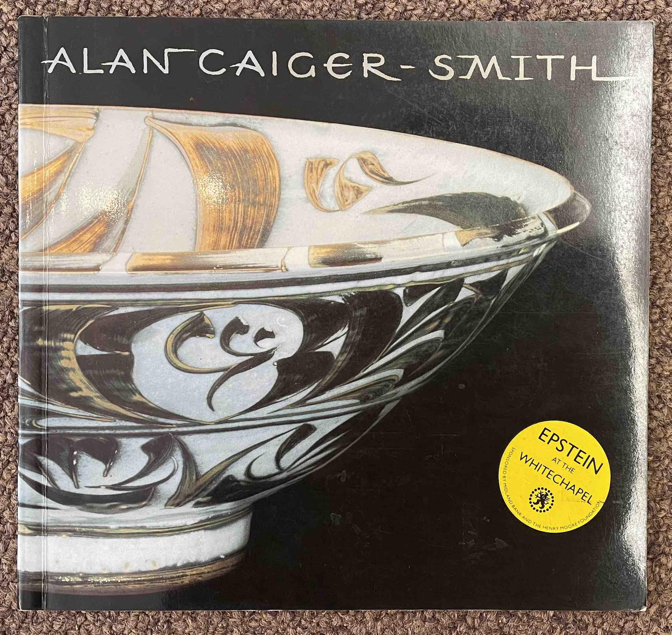 Tin-glaze and Smoked Lustre.: Pottery by Alan Caiger-Smith and Aldermaston Pottery, 1955-85 Alan Caiger -Smith [ ] [Softcover]