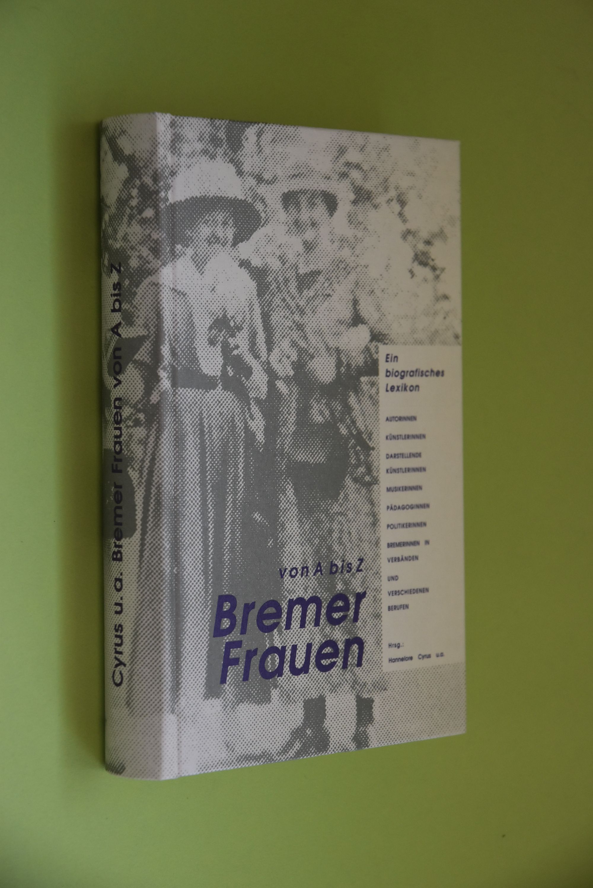 Bremer Frauen von A - Z: Kurzbiographien; [ein biographisches Lexikon]. [aus der Feministischen Geschichtswerkstatt]. Hannelore Cyrus u.a. (Hg.) - Cyrus, Hannelore (Herausgeber)