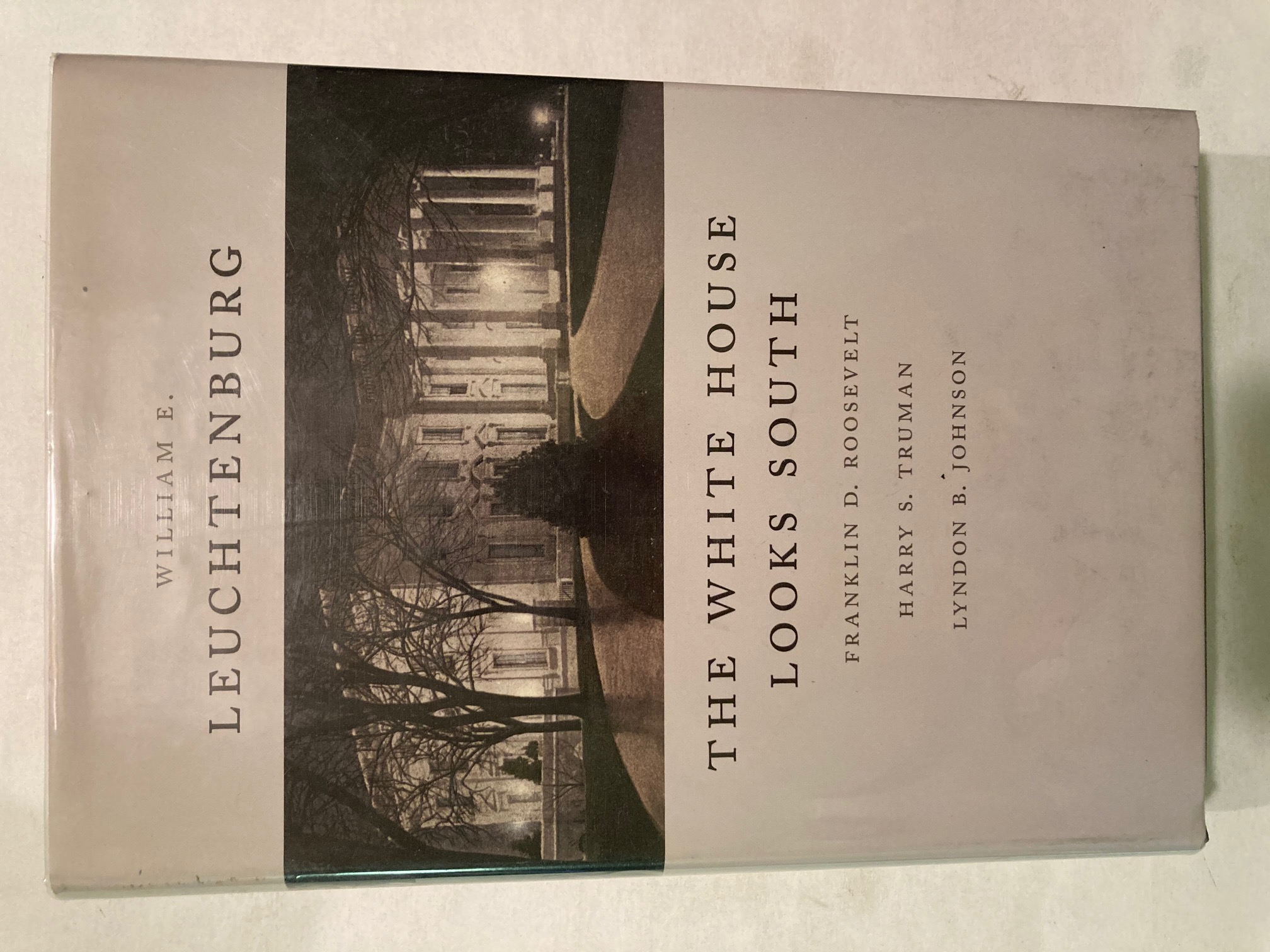 The White House Looks South: Franklin D. Roosevelt, Harry S. Truman, Lyndon B. Johnson (WALTER LYNWOOD FLEMING LECTURES IN SOUTHERN HISTORY) [1st PRINT] - Leuchtenburg, William E.