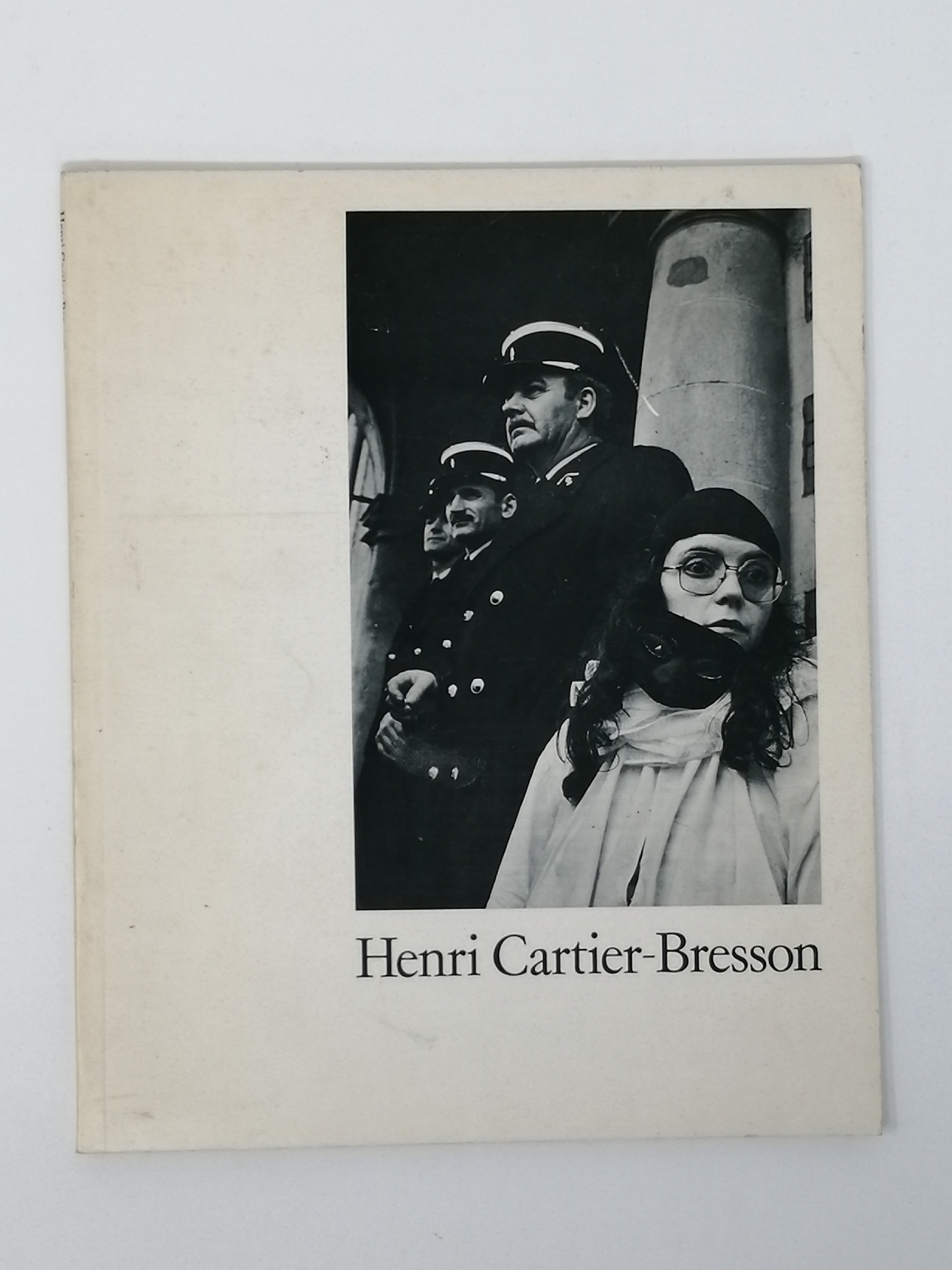 Henri Cartier-Bresson: His archive of 390 photographs from the Victoria and Albert Museum. - Ernst Gombrich. Henri Cartier-Bresson.