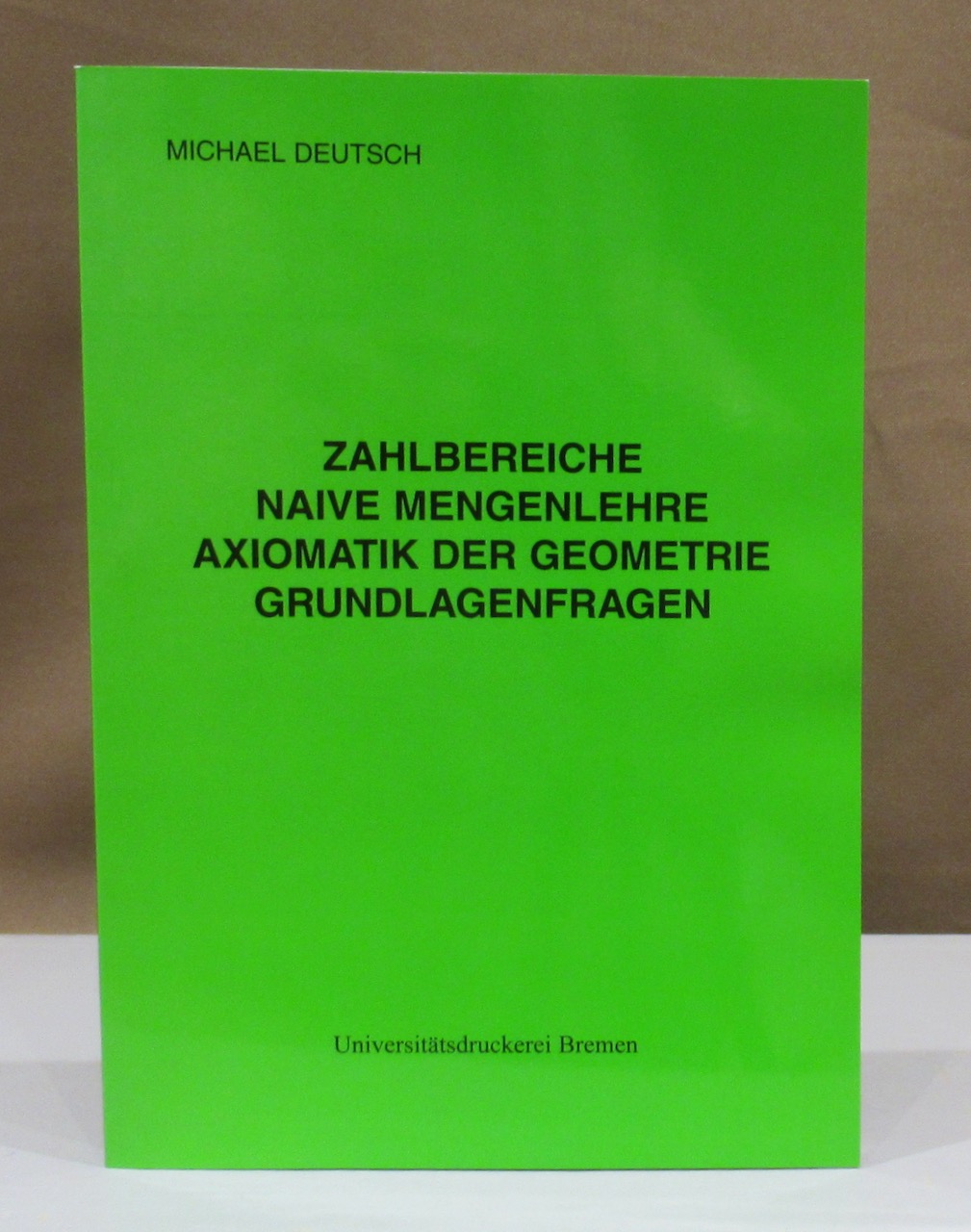 Zahlbereiche, Naive Mengenlehre, Axiomatik der Geometrie, Grundlagenfragen. - Deutsch, Michael.
