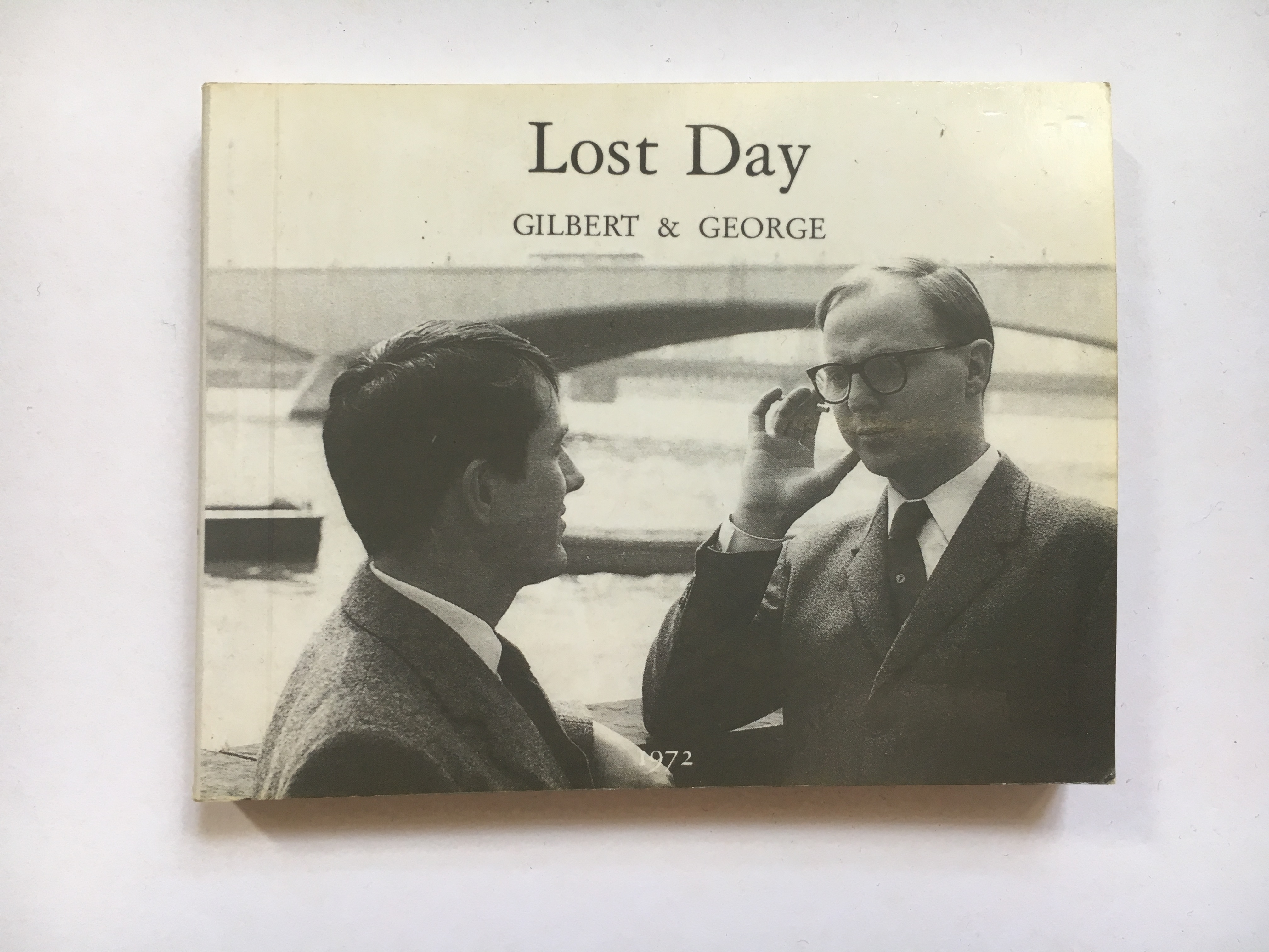 人気新品入荷 & Gilbert George: Artist's ) Limited Signed, ( Day Lost アート・デザイン・音楽