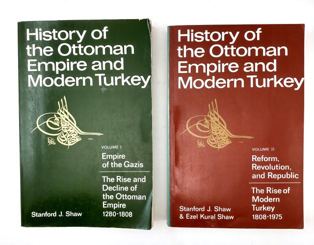 History of the Ottoman Empire and Modern Turkey (2 volumes). Volume I: Empire of the Gazis: The Rise and Decline of the Ottoman Empire 1280-1808. Volume II: Reform, Revolution, and Republic: The Rise of Modern Turkey. - Shaw, Stanford J. - Shaw, Ezel Kural