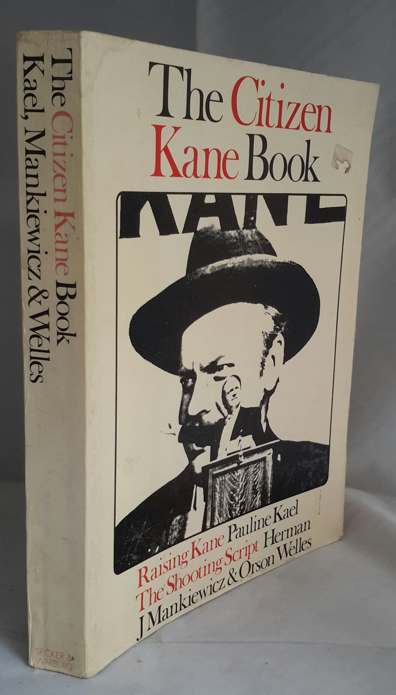 The Citizen Kane Book. Raising Kane by Pauline Kael. The Shooting Script by Herman J. Mankiewicz and Orson Welles. And the Cutting Continuity of the Completed Film. - KAEL, Pauline. Herman J. Mankiewicz and Orson Welles.