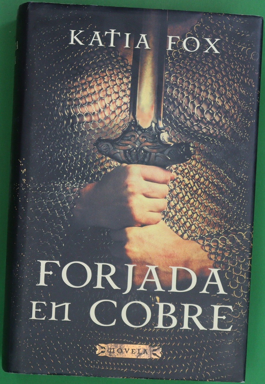 Forjada en cobre - Fox, Katia