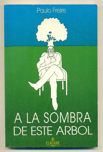 A LA SOMBRA DE ESTE ARBOL - FREIRE, PAULO