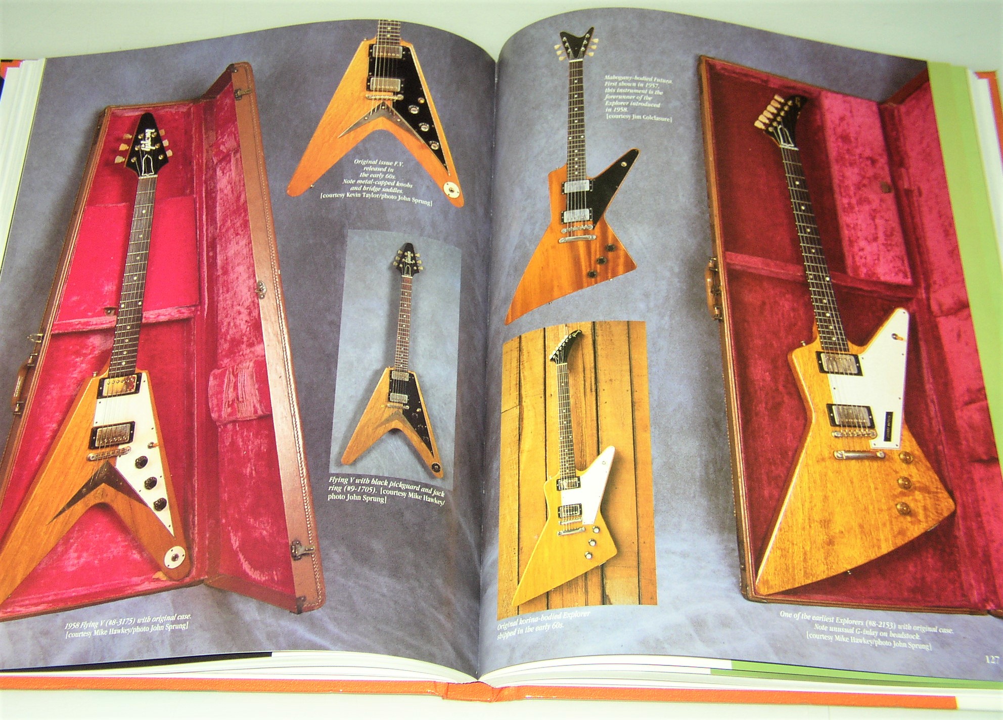 Gibson Electrics: The Classic Years by A. R. Duchossoir: Very Good 
