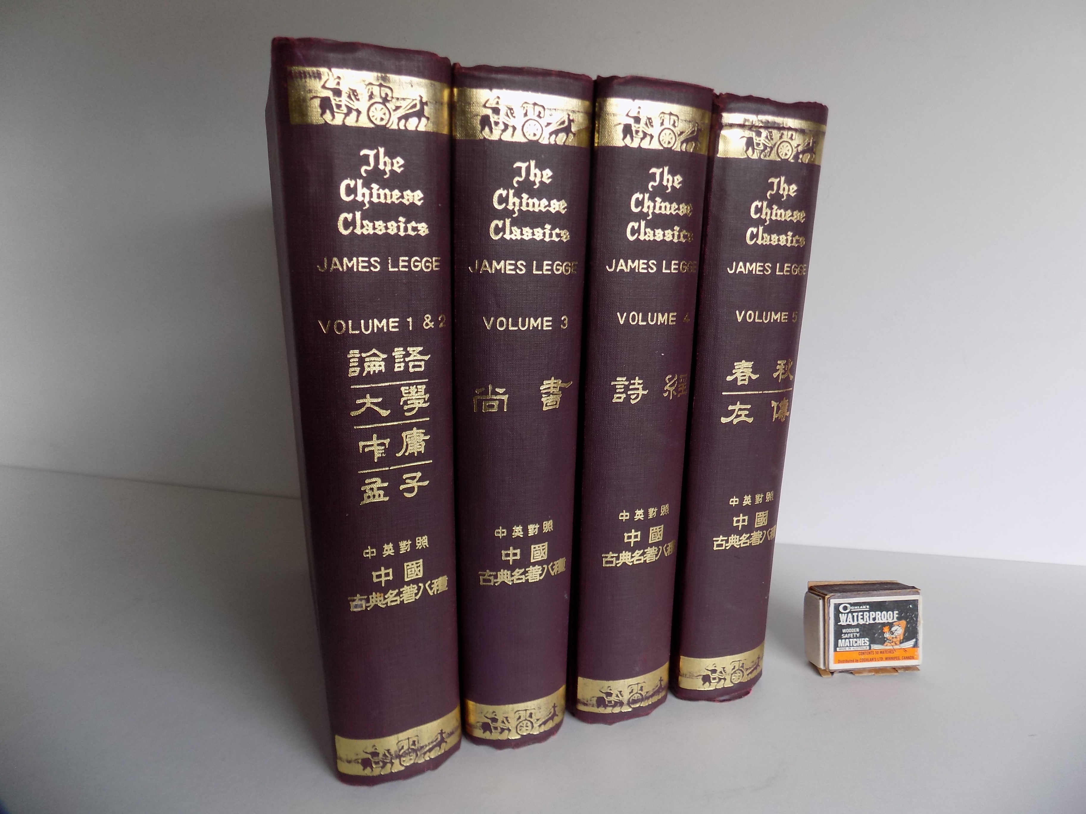 The Chinese Classics with a Translation, Critical and Exegetical Notes, Prolegomena, and Copious Indexes. Second edition, revised. Volumes I to V, bound in 4 volumes / Bänden. - Legge, James (Ed.)