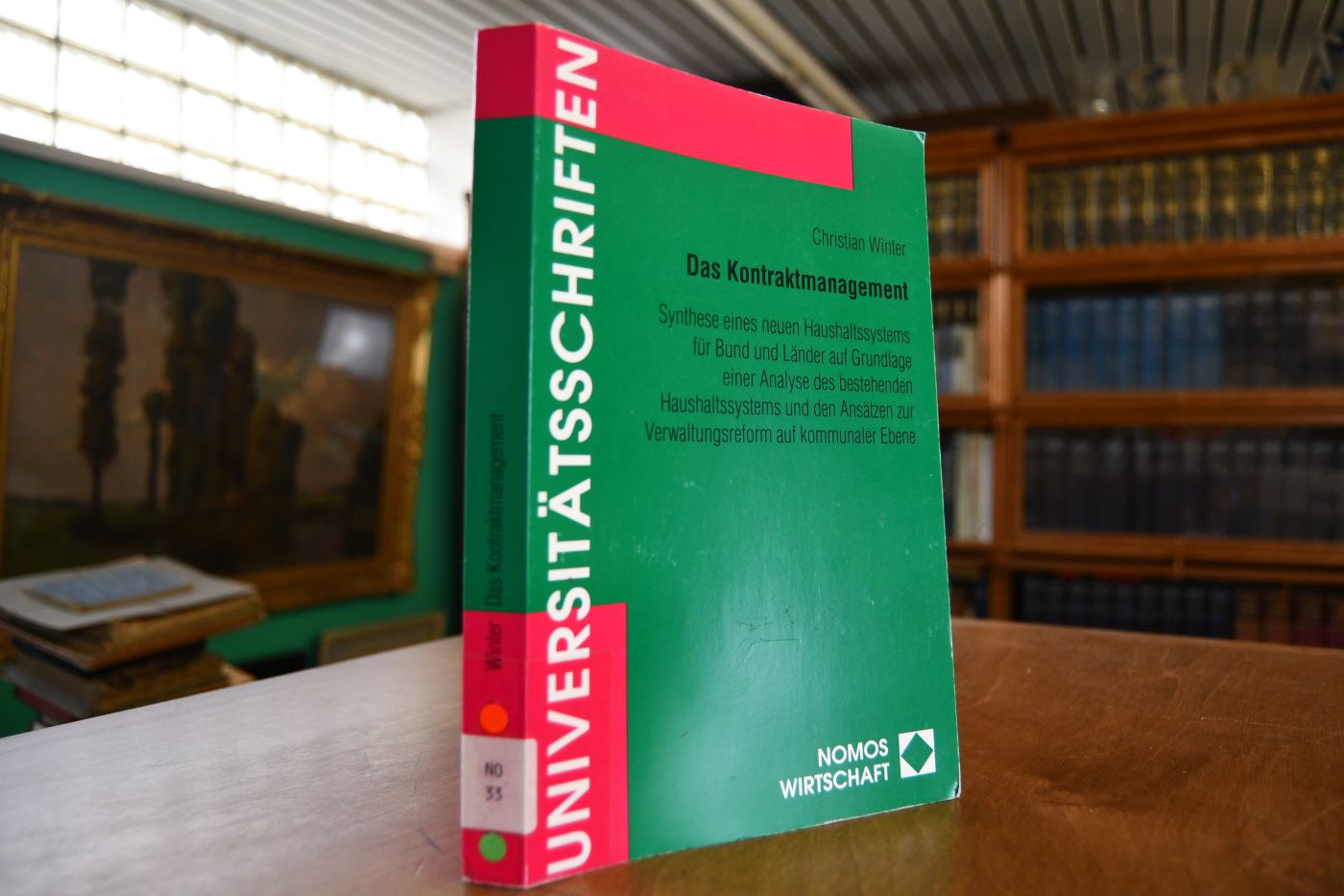 Das Kontraktmanagement. Synthese eines neuen Haushaltssystems für Bund und Länder auf Grundlage einer Analyse des bestehenden Haushaltssystems und den Ansätzen zur Verwaltungsreform auf kommunaler Ebene. Nomos-Universitätsschriften / Wirtschaft Bd. 35 - Winter, Christian