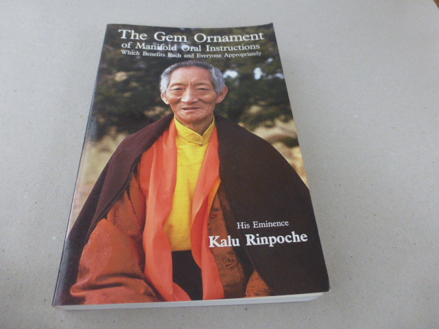 The Gem Ornament of Manifold Oral Instructions: Which Benefits Each and Everyone Appropriately. - Khenpo Kalu Karma-Ran-Byun-Kun-Khyab-Phrin-Las