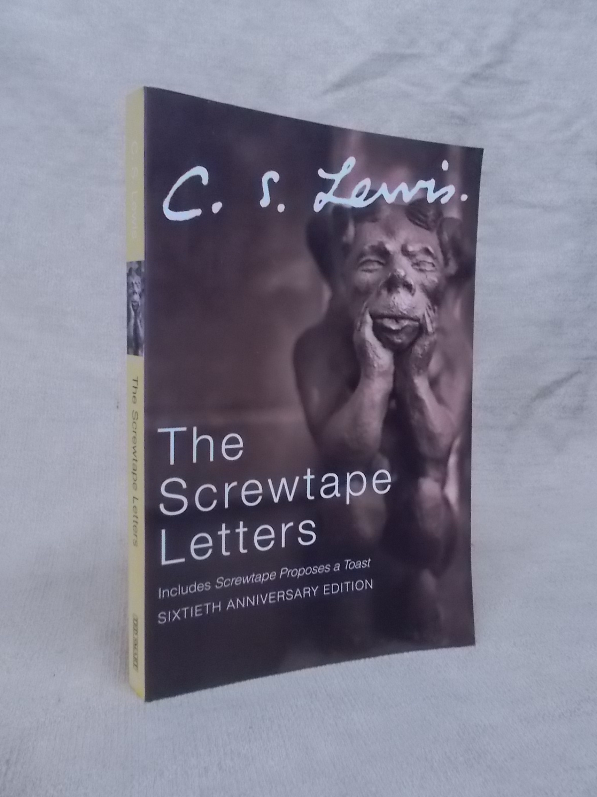 THE SCREWTAPE LETTERS WITH SCREWTAPE PROPOSES A TOAST. SIXTIETH ANNIVERSARY EDITION. (THE C.S. LEWIS SIGNATURE CLASSICS SERIES) - Lewis, C. S.