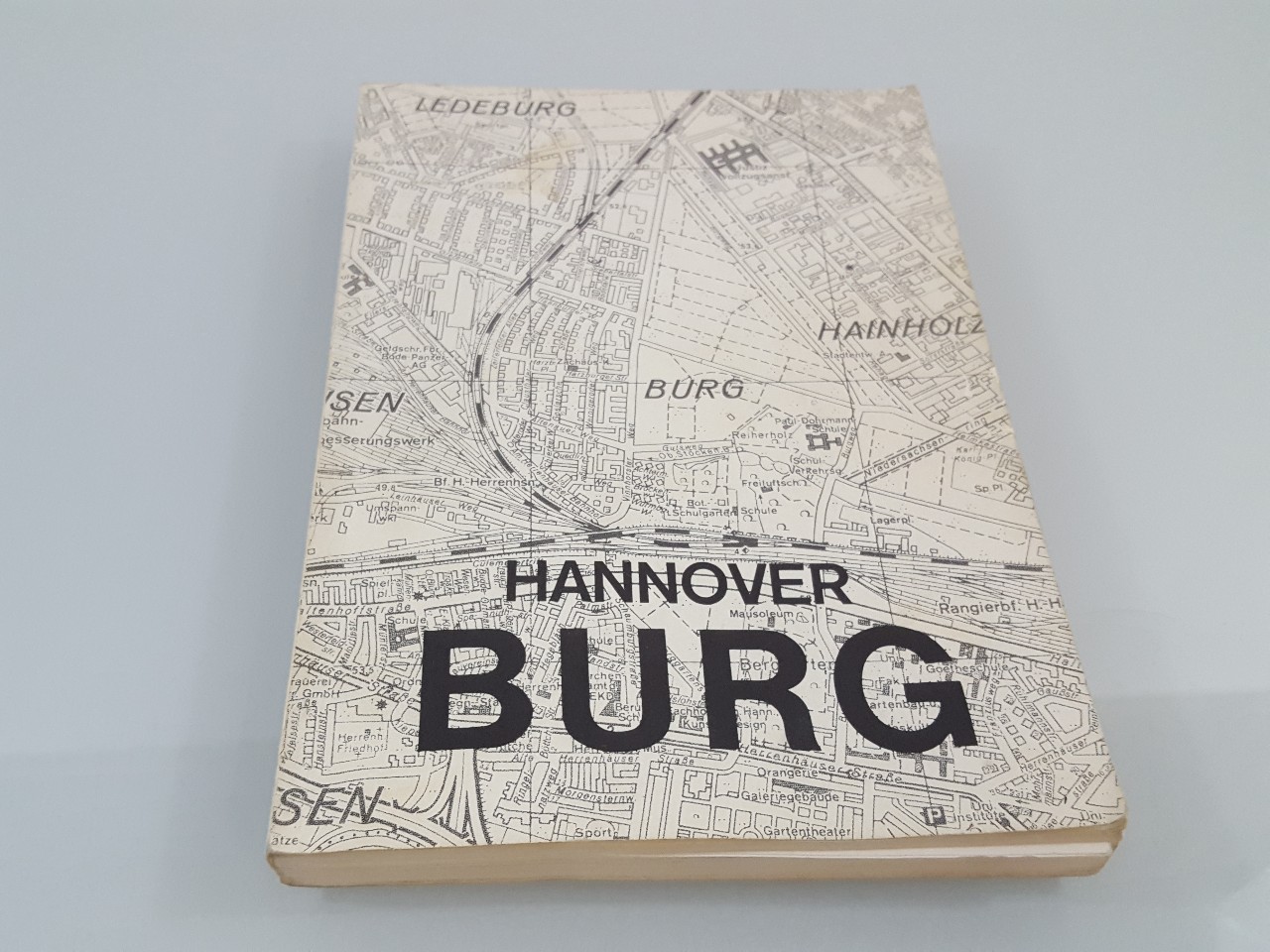Hannover-Burg : Geschichte, Bilder und Geschichten um einen Stadtteil / zsgest. von Heinz Watermann. [Im Auftr. d. Arbeitsgemeinschaft 