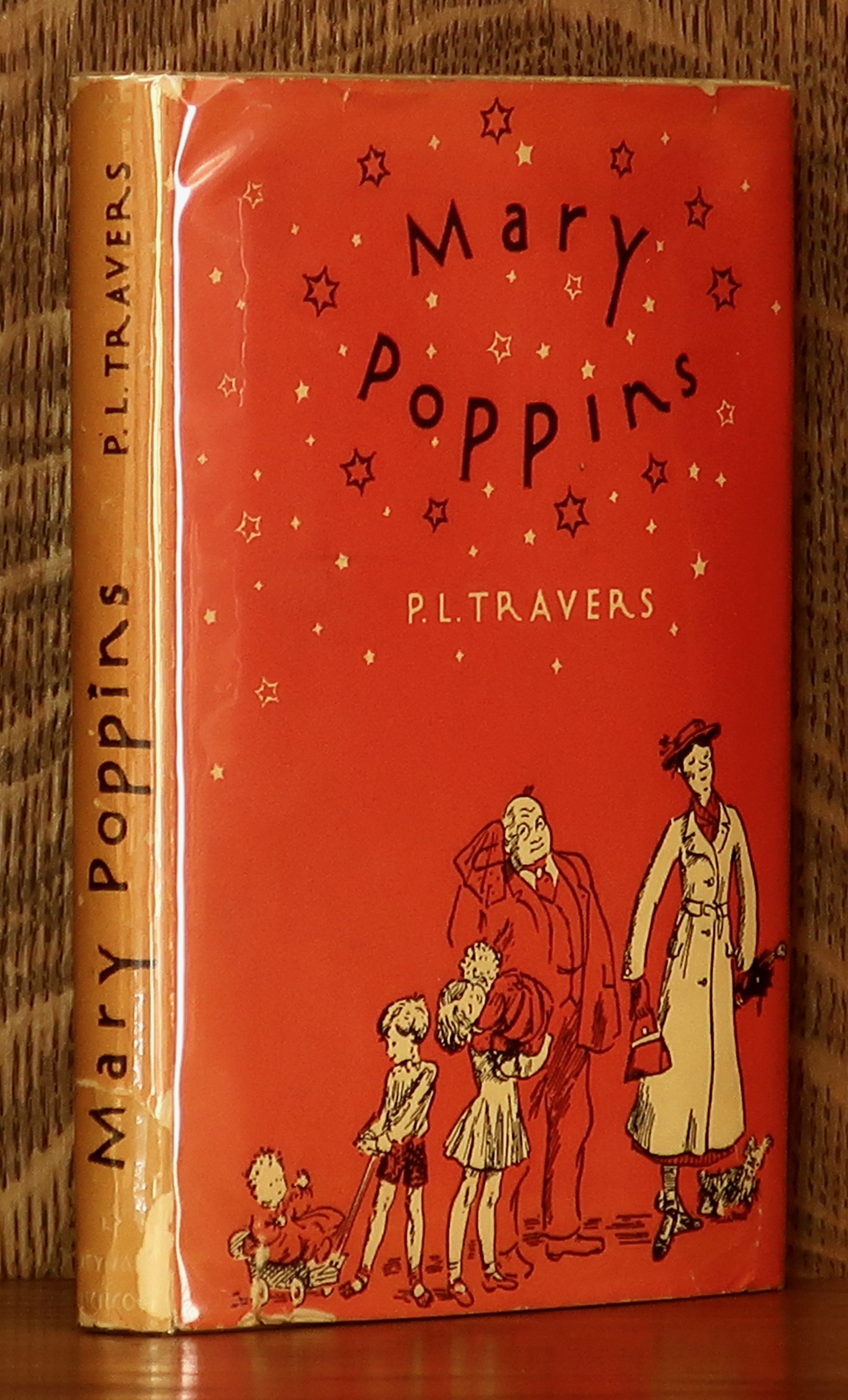 MARY POPPINS - P. L. Travers, illustrated by Mary Shepard