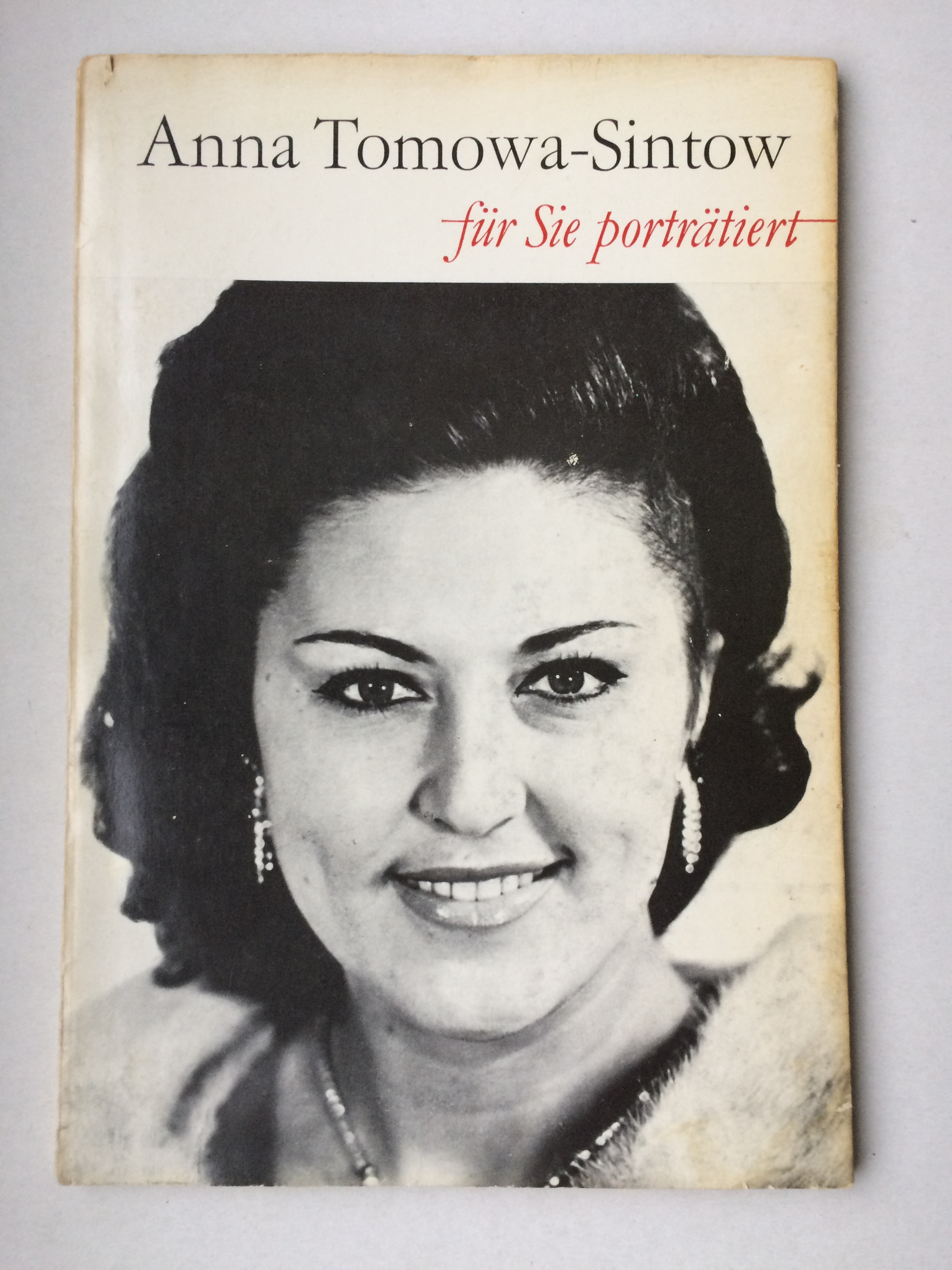 Anna Tomowa-Sintow - für Sie porträtiert by Müller, Hans-Peter: Gut
