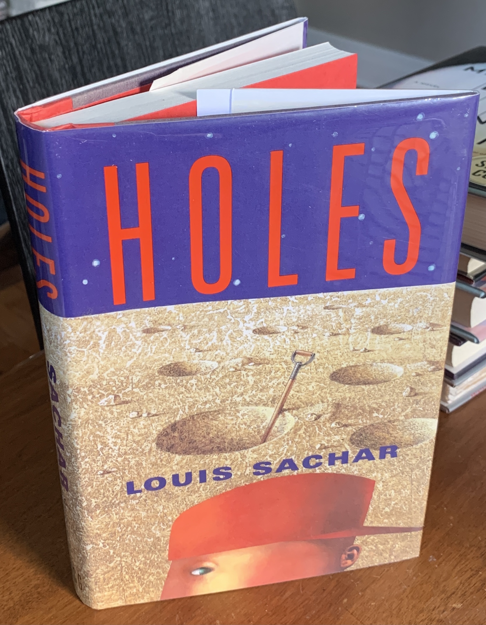 Holes **SIGNED FIRST PRINTING** by Sachar, Louis: As New Hardcover (1998)  1st Edition, Signed by Author(s)