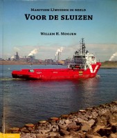 Voor de sluizen Maritiem IJmuiden in beeld - Moojen, Willem H.