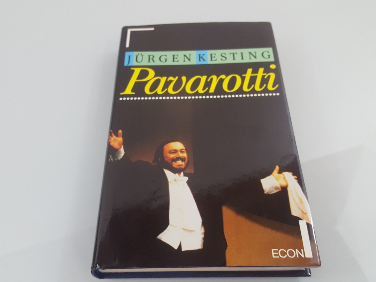 Luciano Pavarotti : ein Essay über den Mythos der Tenorstimme / Jürgen Kesting - Kesting, Jürgen