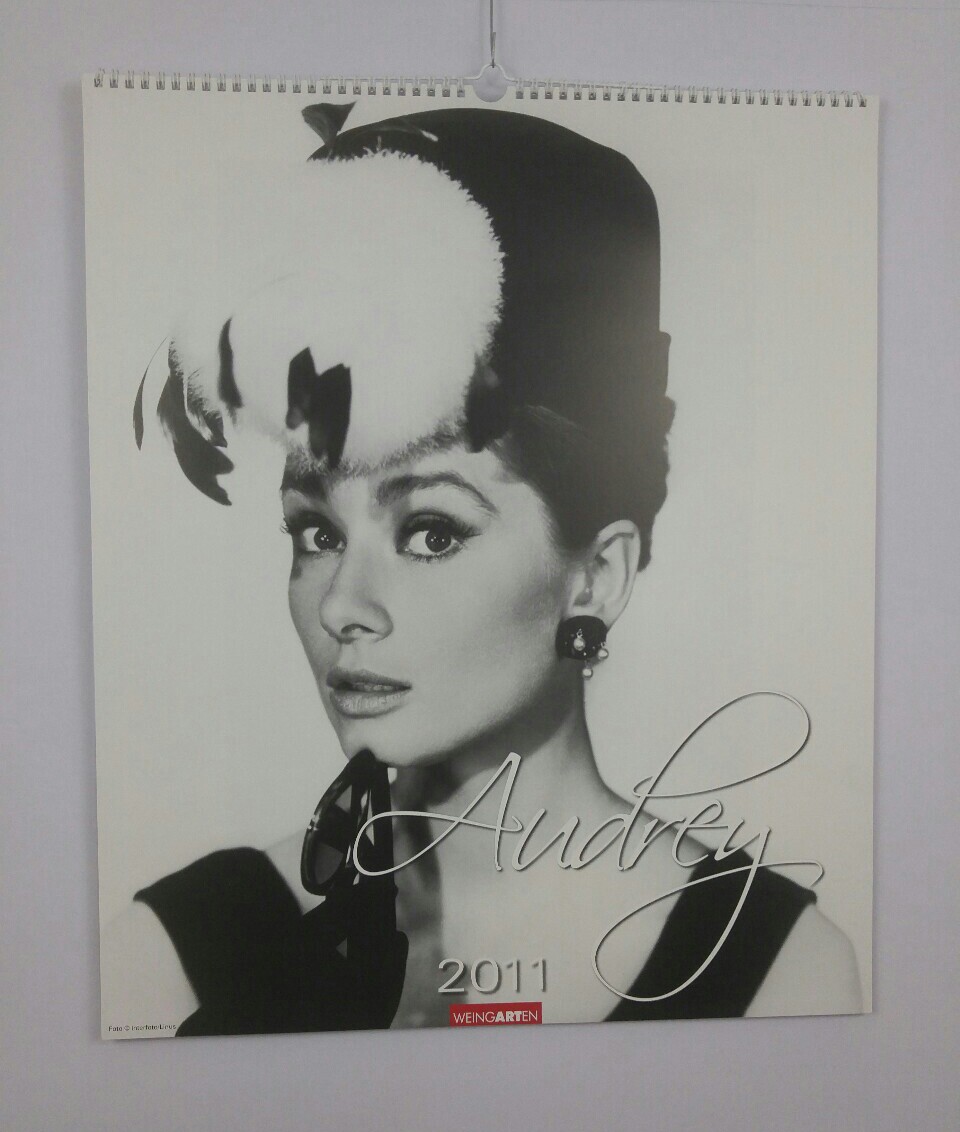 Audrey - 12 schwarz/ weiß Fotografien von Cecil Beaton, Mauritius Images und Interfoto Weingarten . Kalender besonderer Art - o. A.