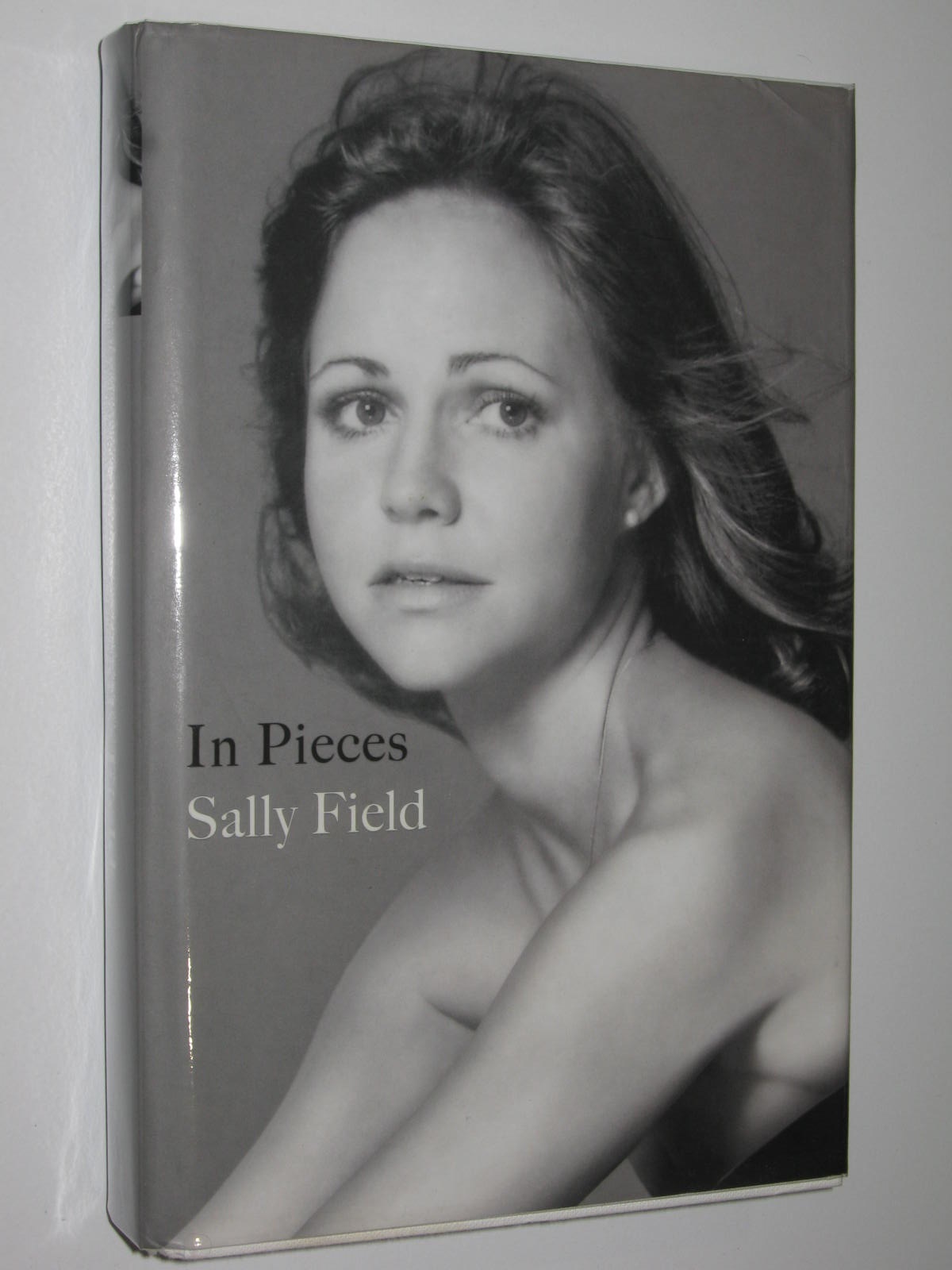 In Pieces: A Memoir - Field, Sally