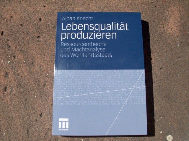 Lebensqualität produzieren. Ressourcentheorie und Machtanalyse des Wohlfahrtsstaats. - Knecht, Alban