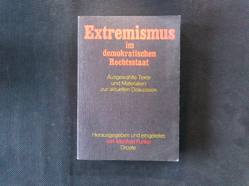 Extremismus im demokratischen Rechtsstaat. Ausgewählte Texte und Materialien zur aktuellen Diskussion. - Funke, Manfred,