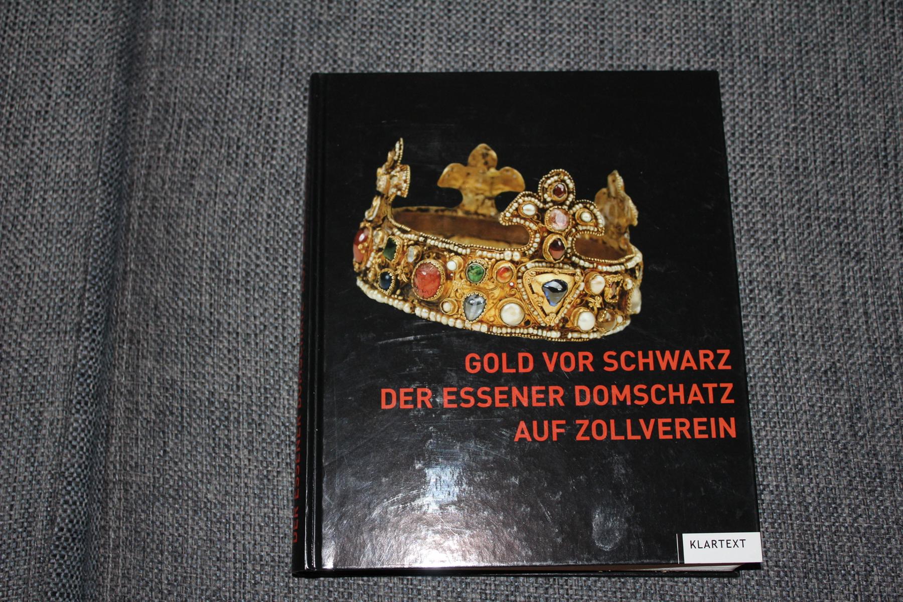 Gold vor Schwarz: Der Essener Domschatz auf Zollverein. Katalog zur Ausstellung im Ruhr Museum, Essen. 20. Oktober 2008 bis 11. Januar 2009. - Falk, Birgitta (Hrsg.)