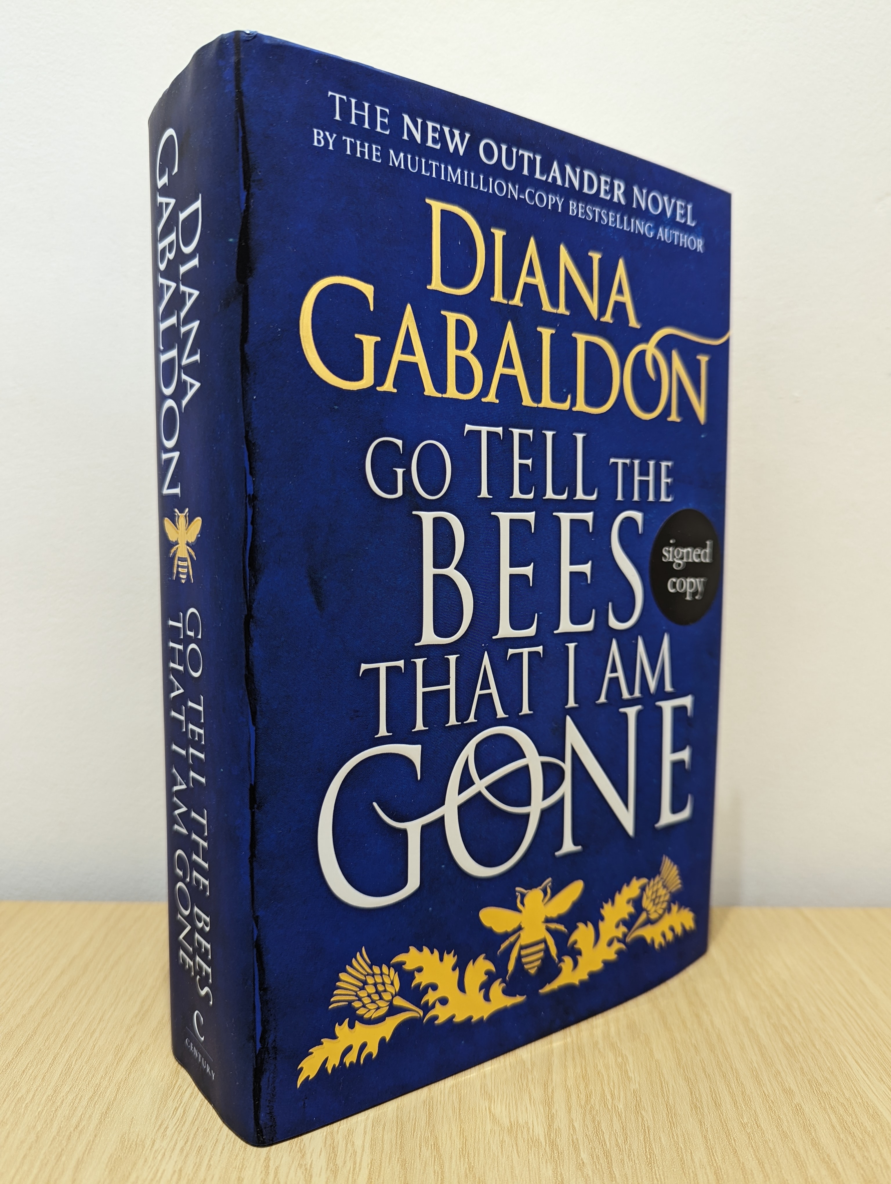 Go Tell the Bees That I Am Gone: A Novel (Outlander Book 9) - Kindle  edition by Gabaldon, Diana. Literature & Fiction Kindle eBooks @ .