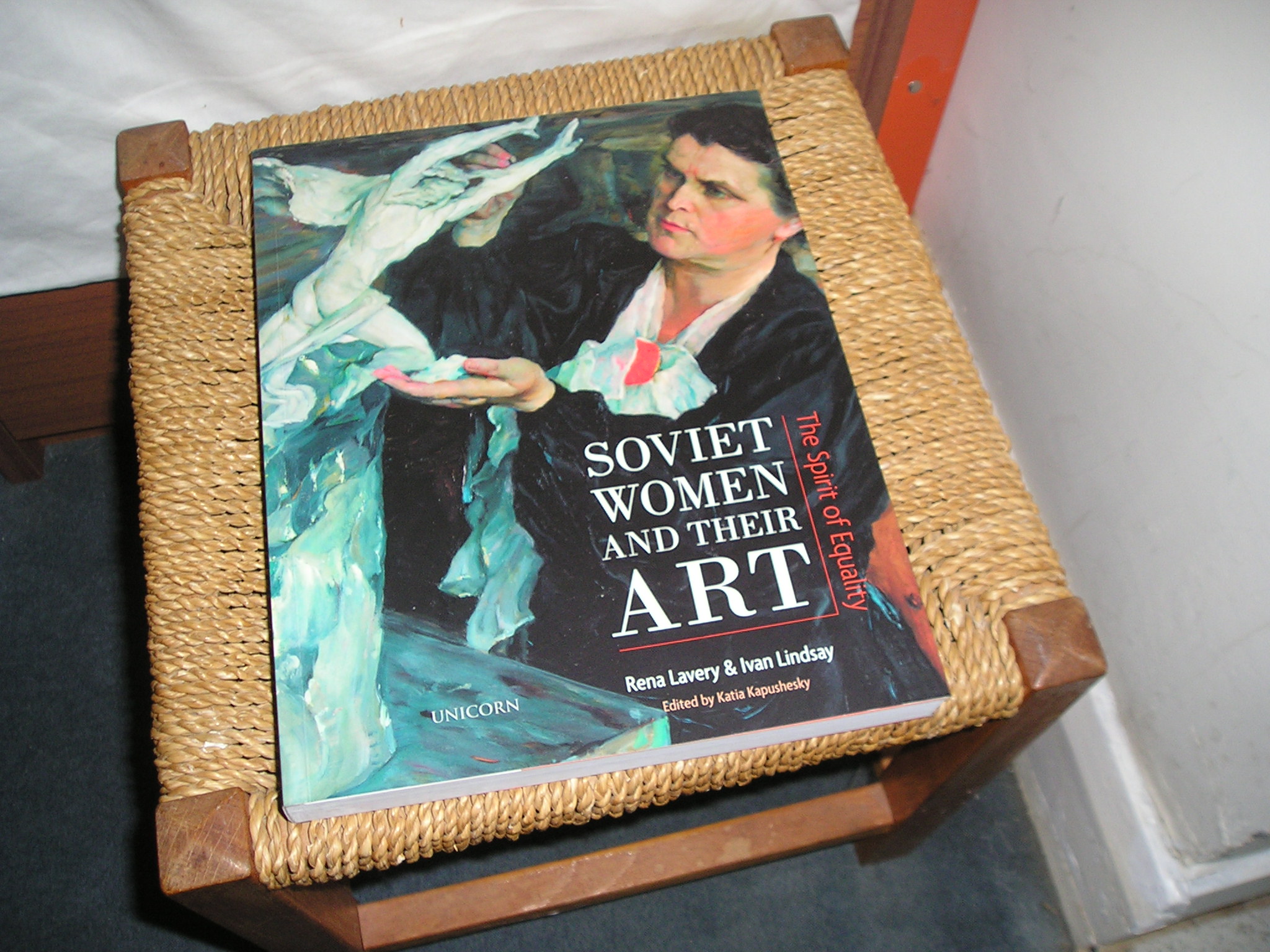 Soviet Women And Their Art. - Lavery. Rena. Lindsay. Ivan.