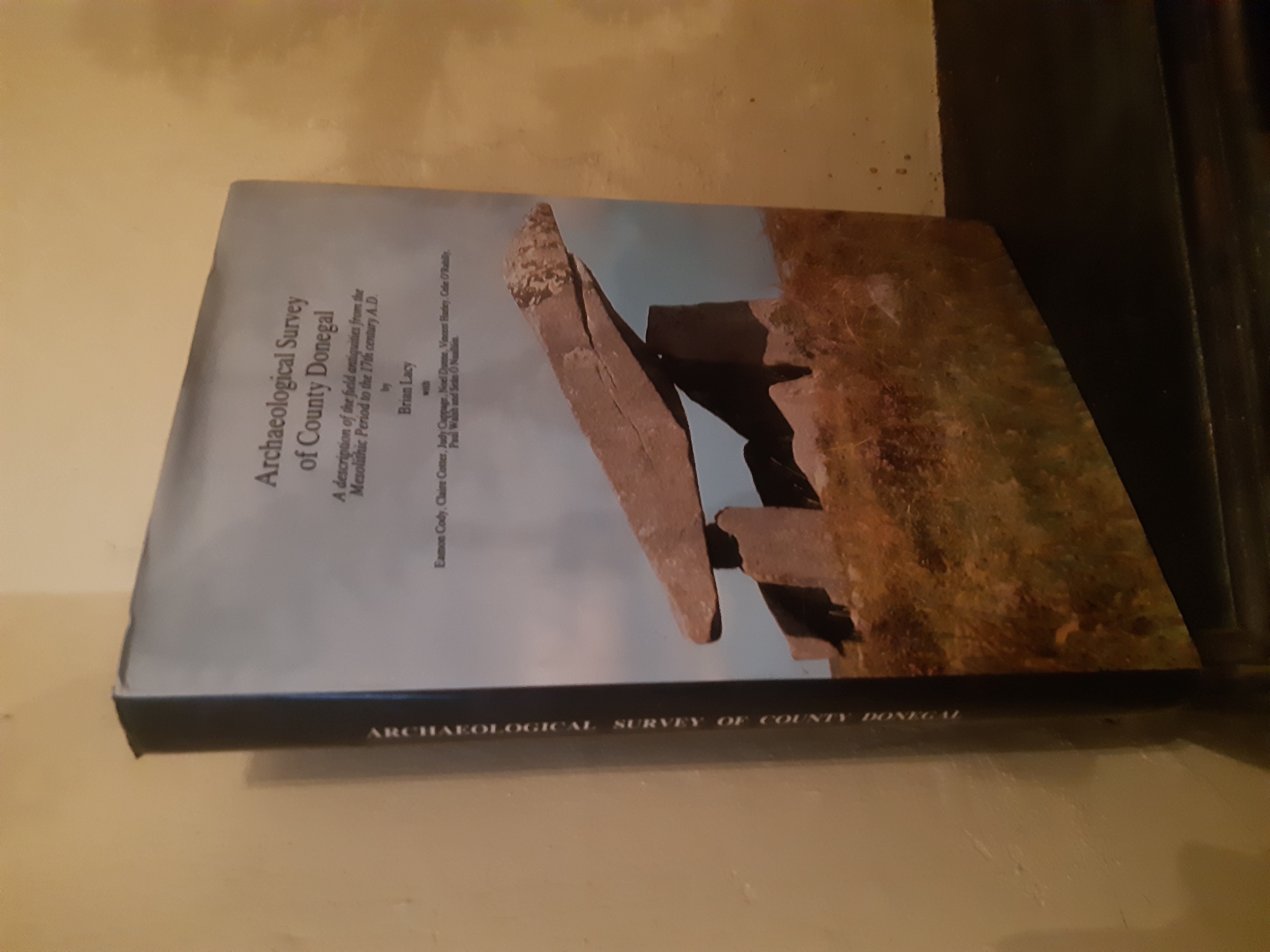 Archaeological Survey of County Donegal: A Description of the Field Antiquities of the County from the Mesolithic Period to the 17th century A.D. - Lacey, Brian