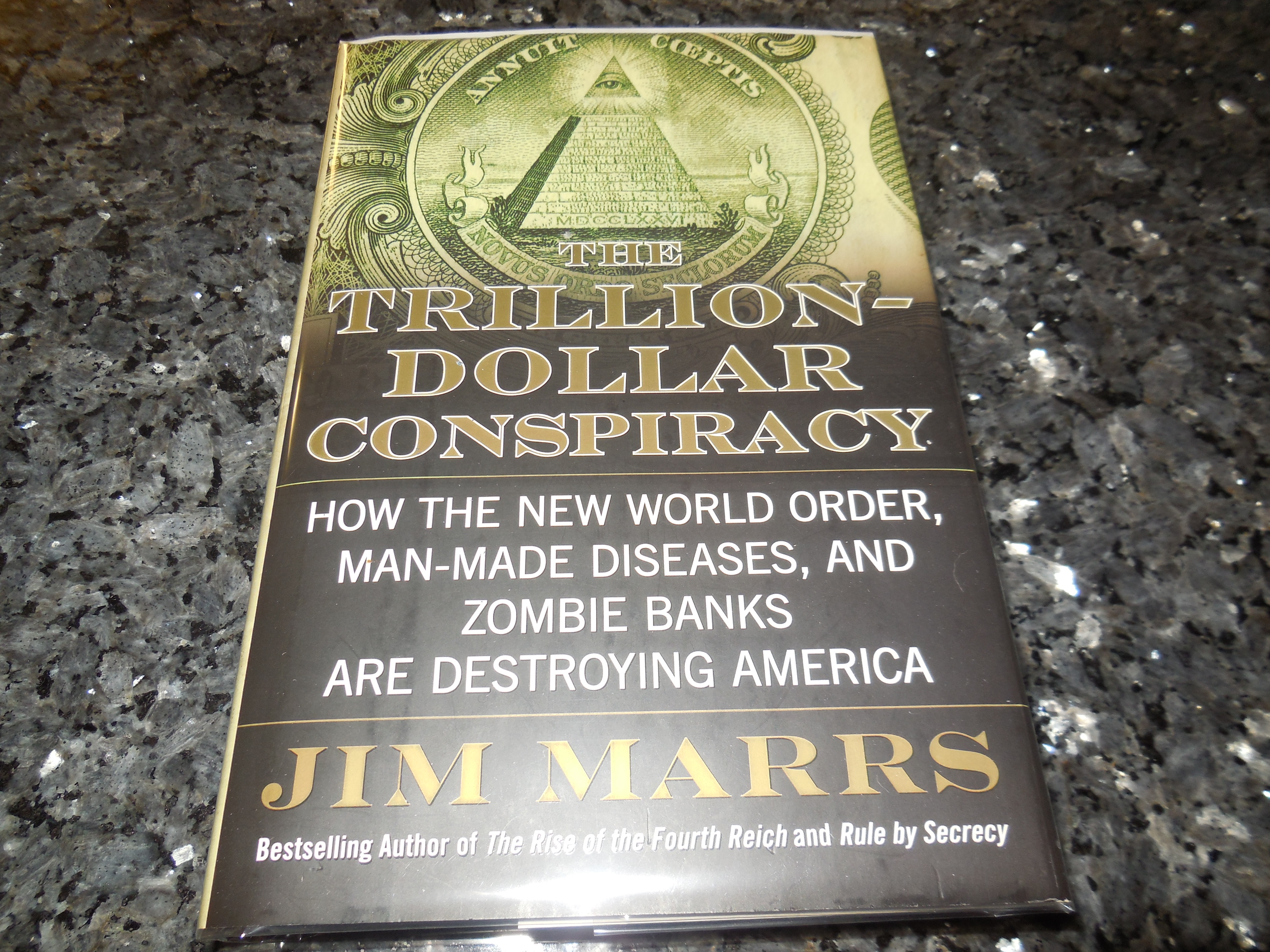 Global - Mear1 from LA in London painting a mural against the New World  Order and the Illuminati. Conspiracy theories aren't my bag but there ya  go! | Facebook, image size:3264x2448