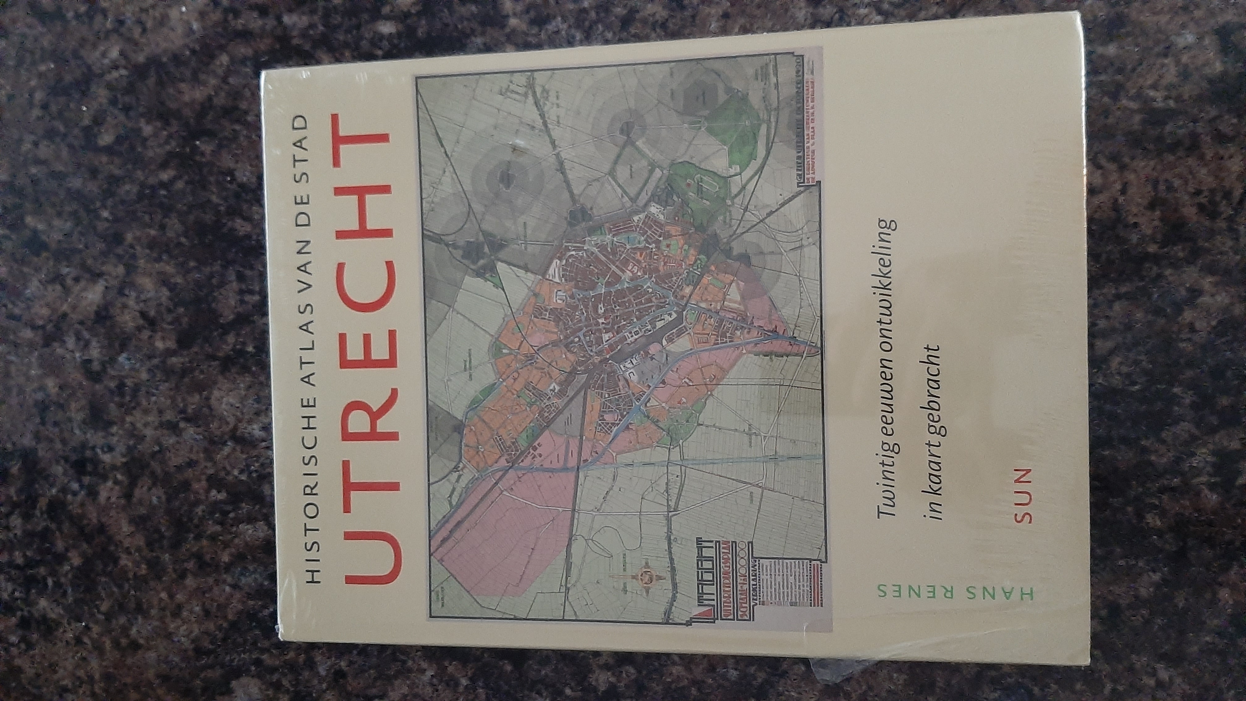 Historische Atlas van de stad Utrecht: twintig eeuwen ontwikkeling in kaart gebracht (Historische atlassen) - Renes, H.