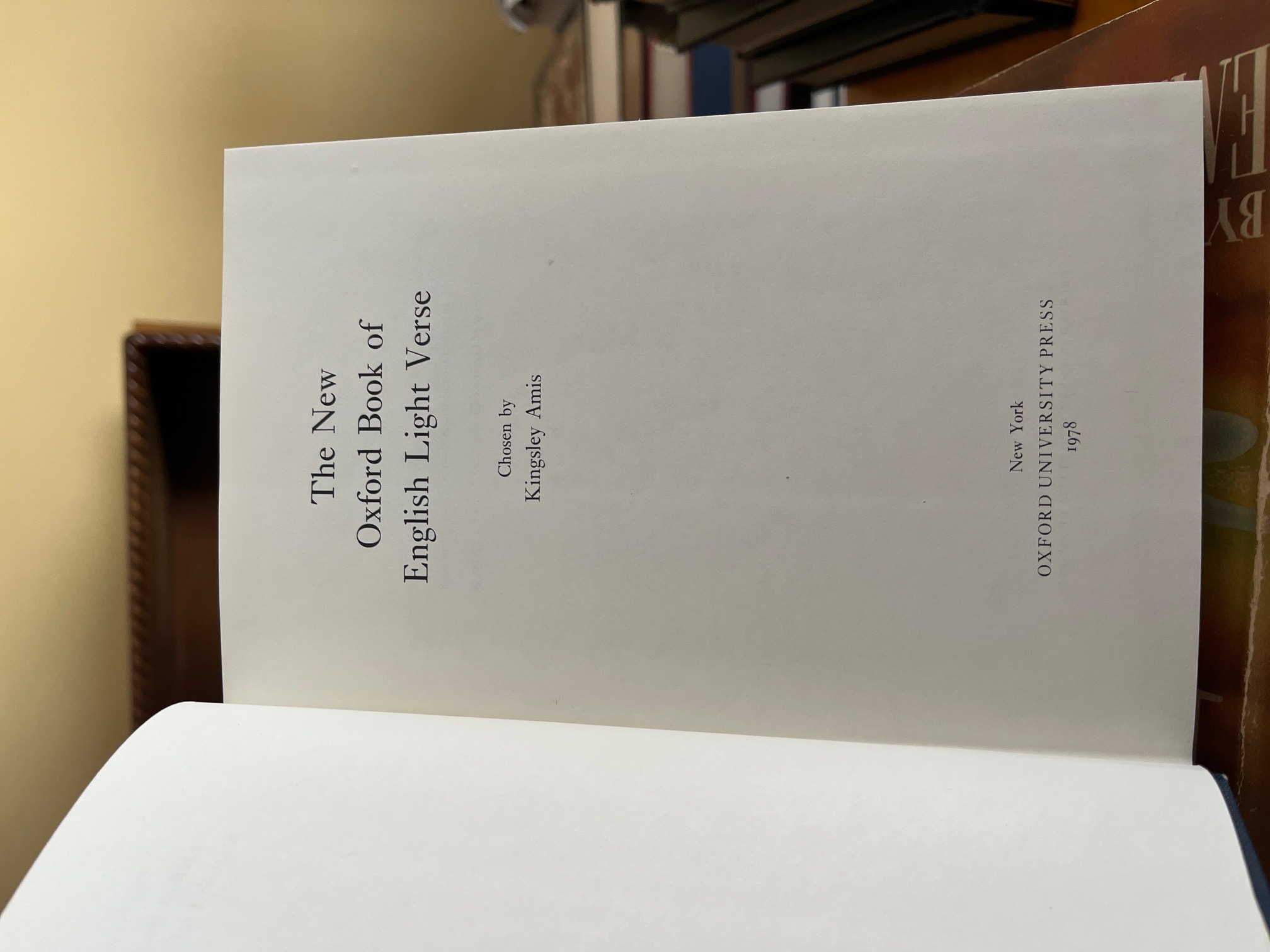 The New Oxford book of English Light Verse by Kingsley Amis Fine