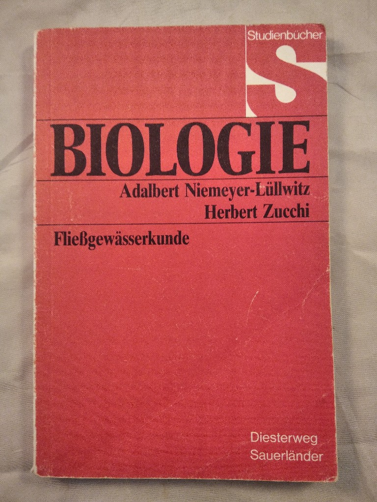 Fließgewässerkunde. Ökologie fließender Gewässer unter besonderer Berücksichtigung wasserbaulicher Eingriffe. Studienbücher Biologie. - Niemeyer-Lüllwitz, Adalbert und Herbert Zucchi