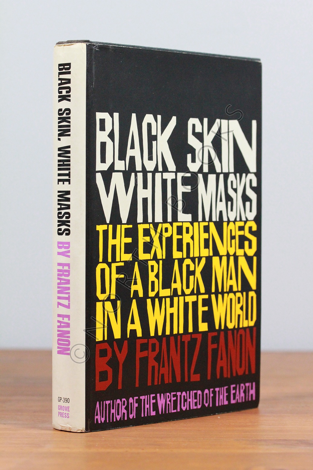 Black Skin, White Masks The Experiences of a Black Man in a White World by Frantz Fanon